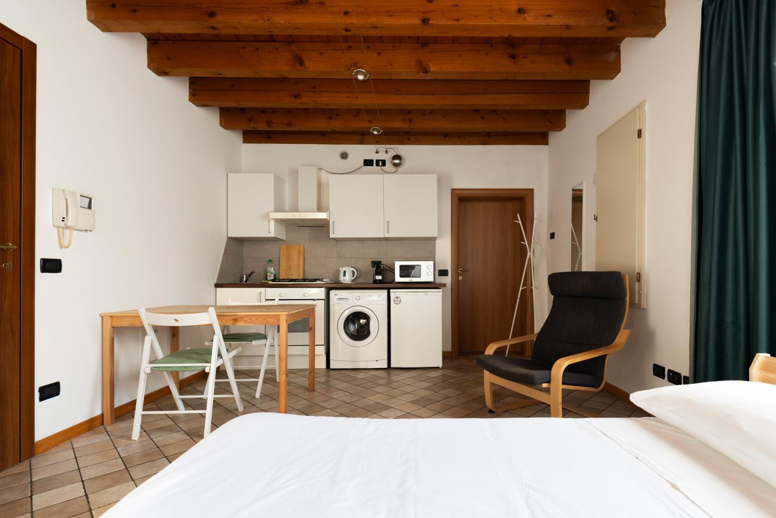 Studio Apartment with One Double Bed