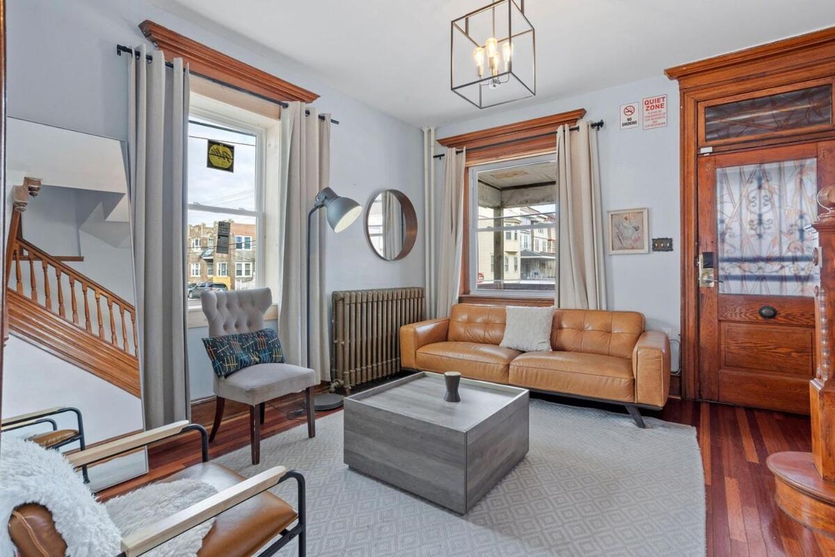 Eight-Bedroom House photo 1