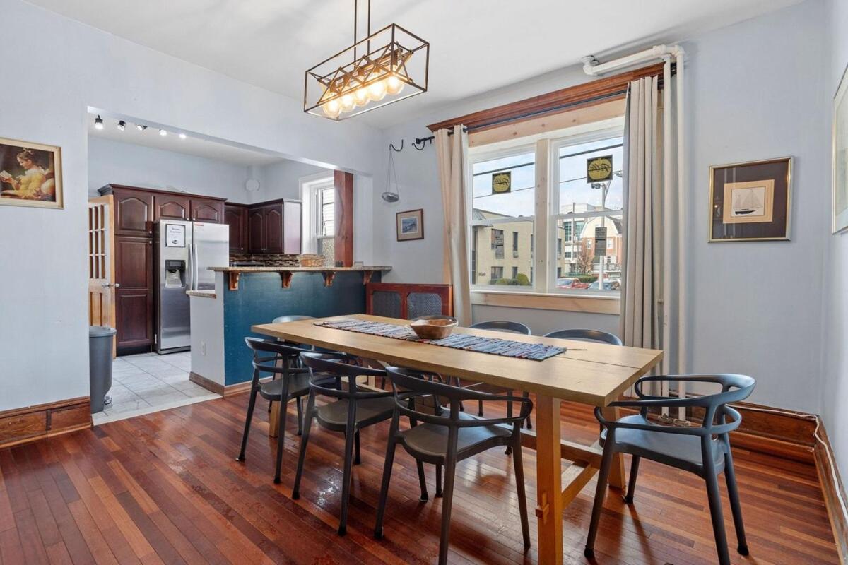 Eight-Bedroom House photo 2