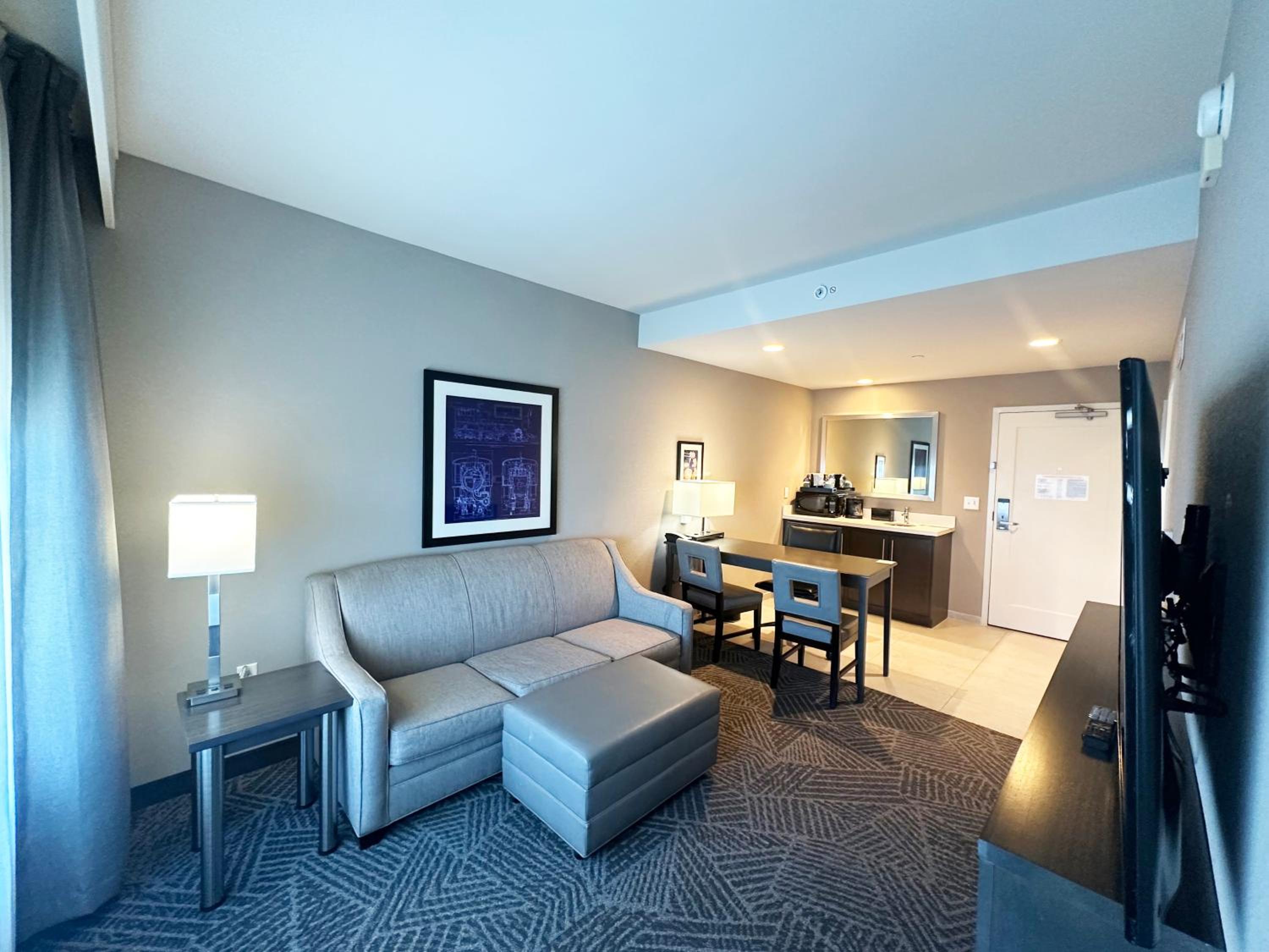 Two-Room Suite with Two Queen Beds - Hearing Accessible photo 2