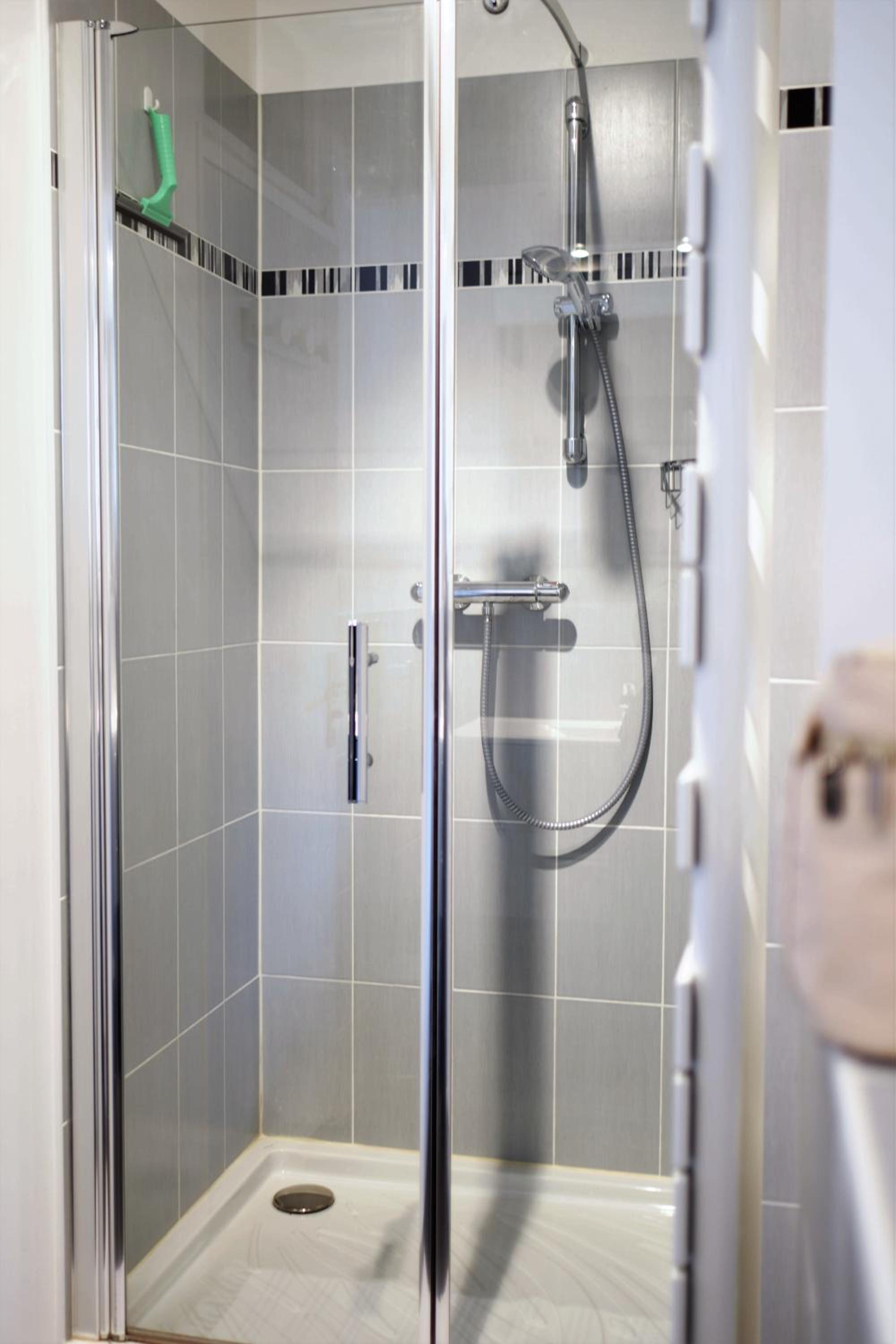 Budget Double Room With External Bathroom And Toilet - Photo 2