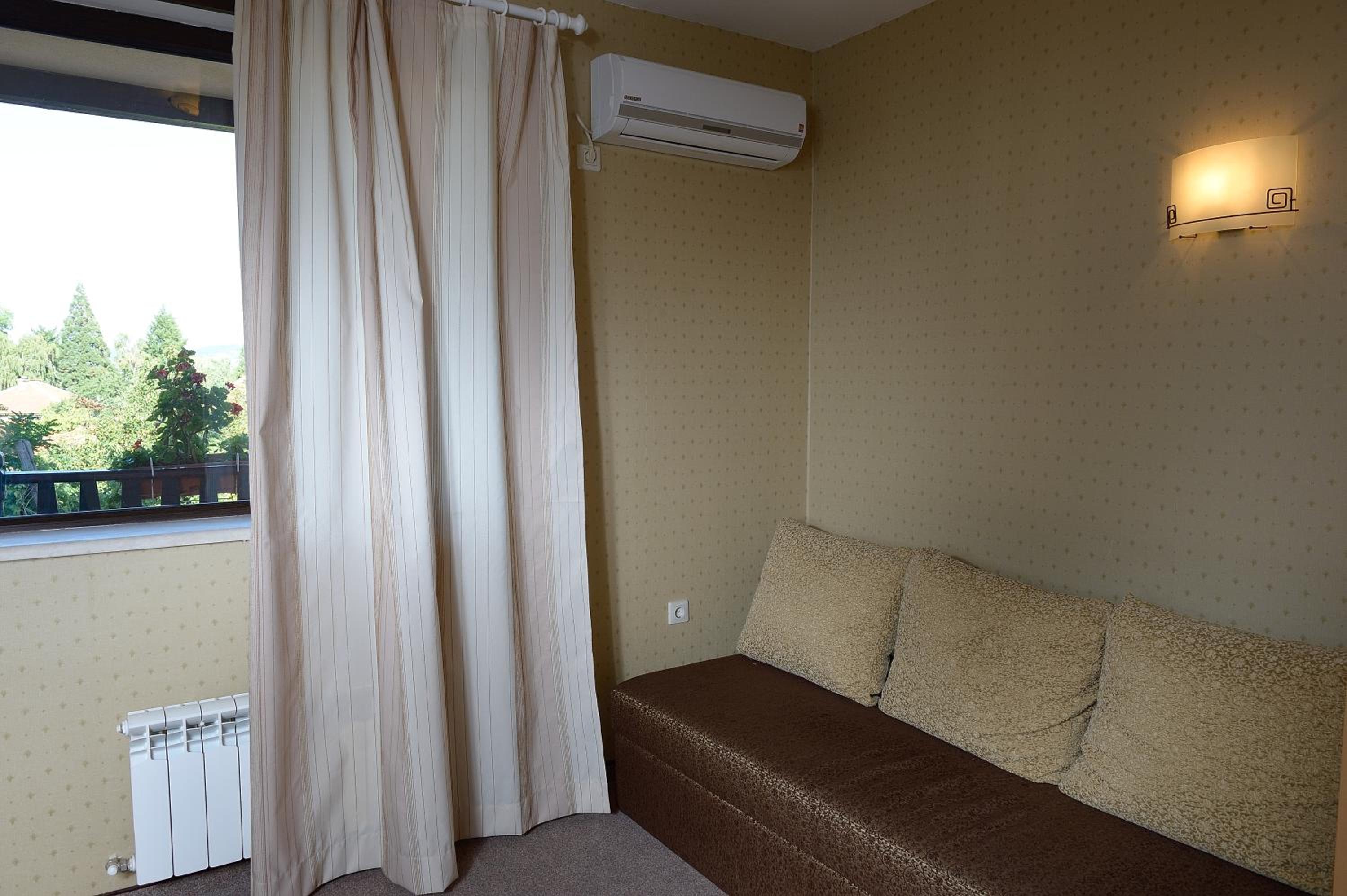 Suite with Balcony - Photo 4