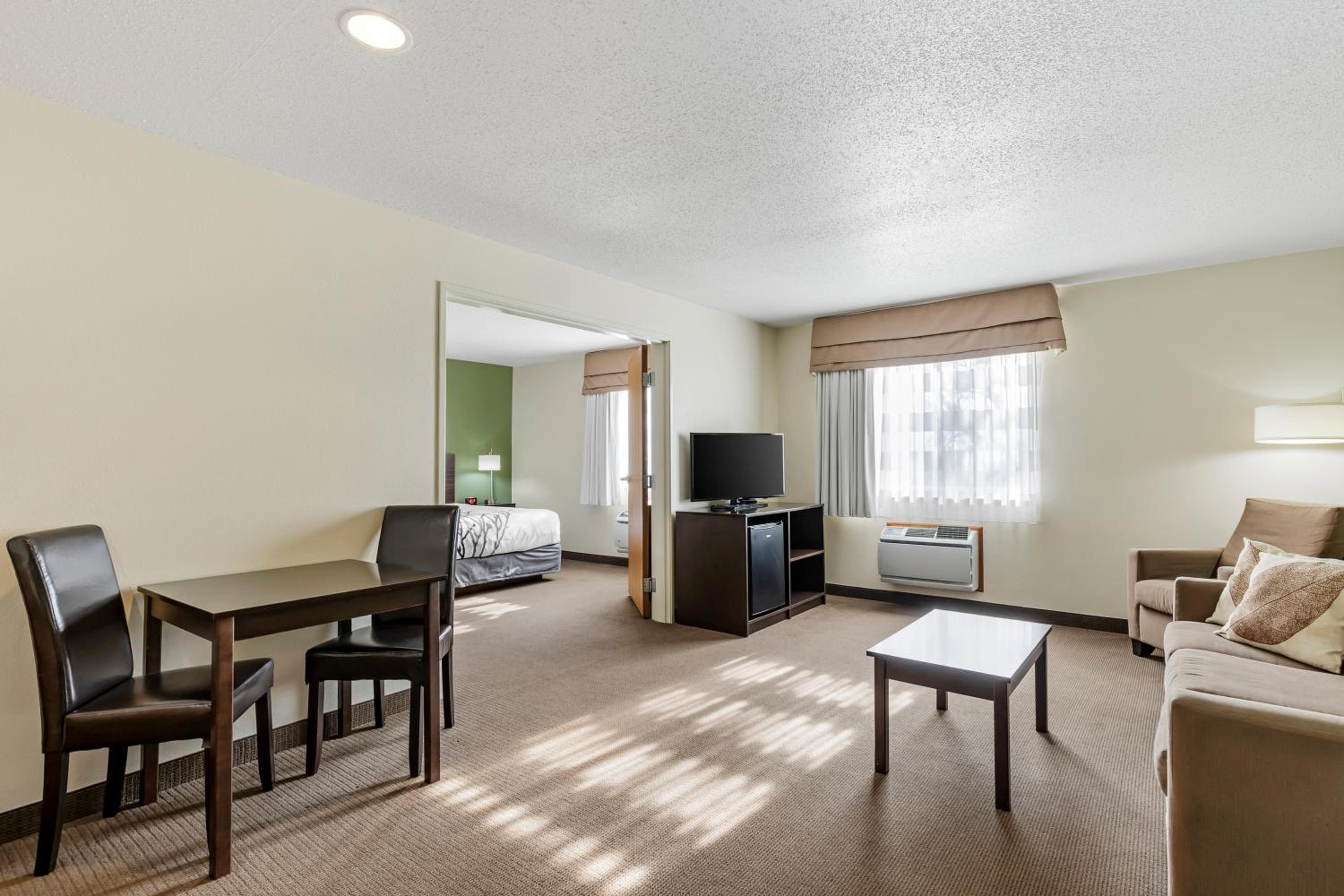 King Suite - Non-Smoking photo 1
