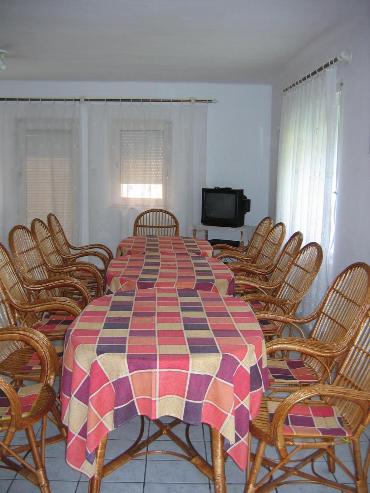 Six-Bedroom House photo 2