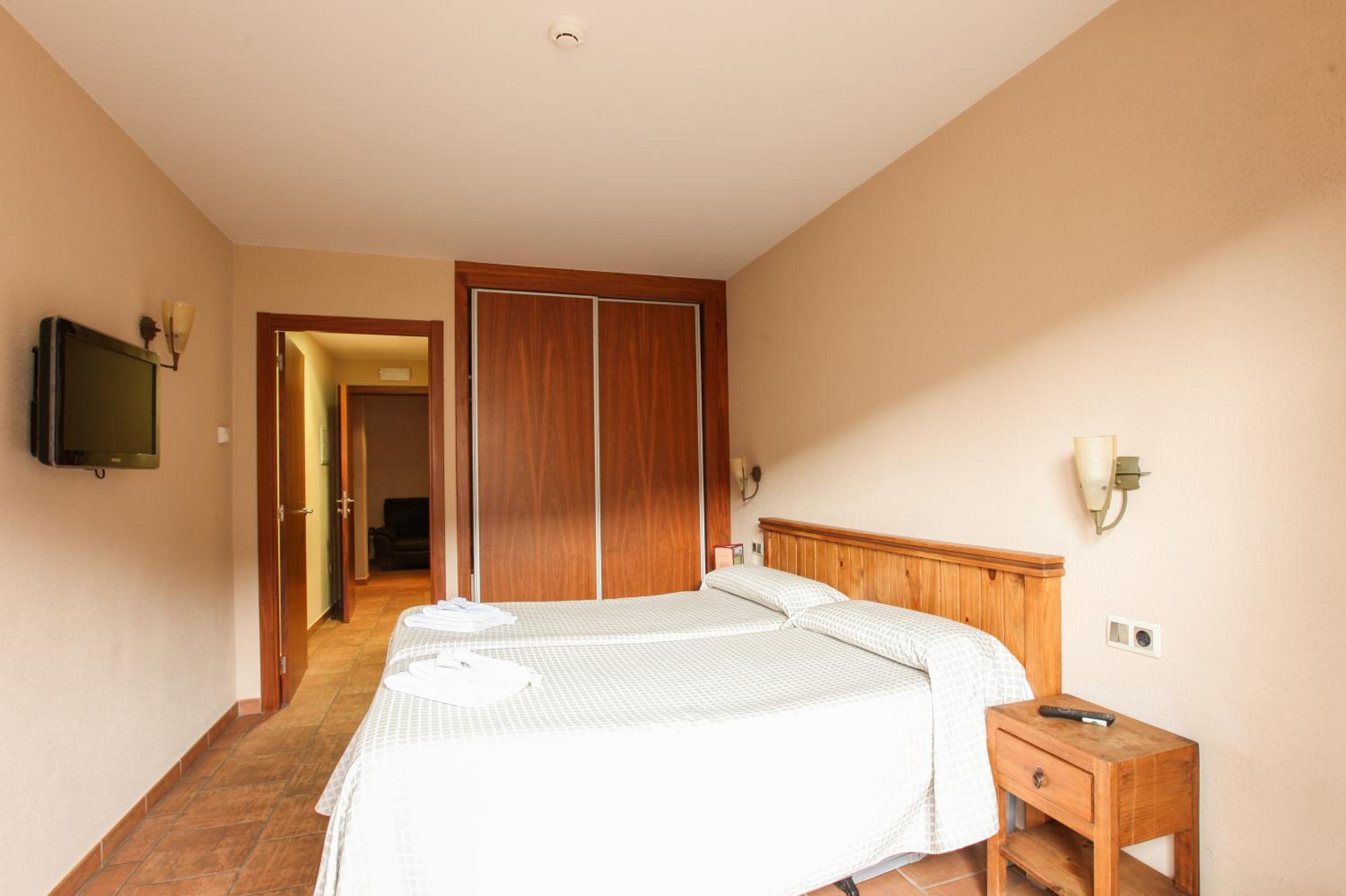 Twin Room - Photo 4