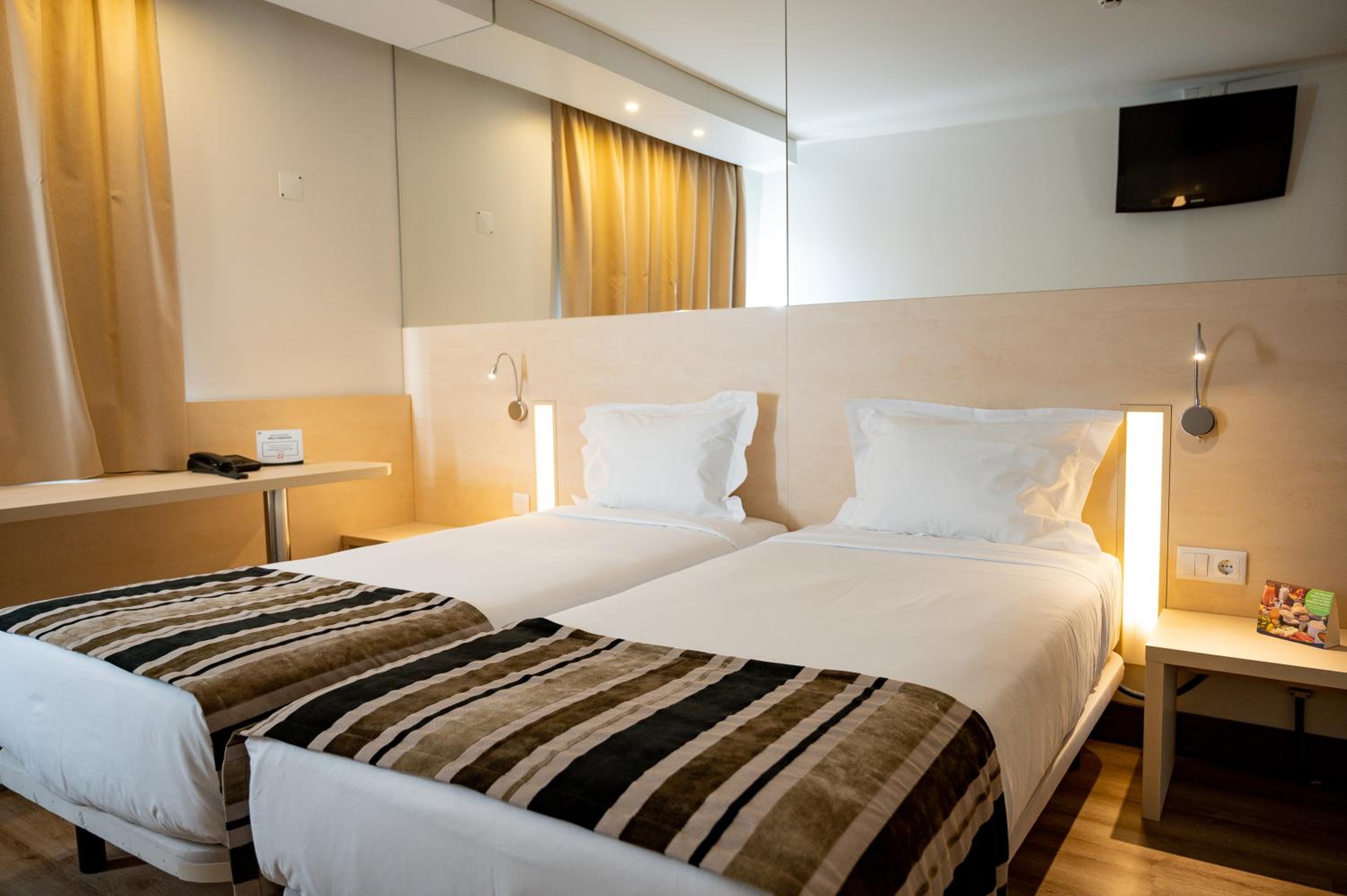 Superior Twin Room - Photo 3