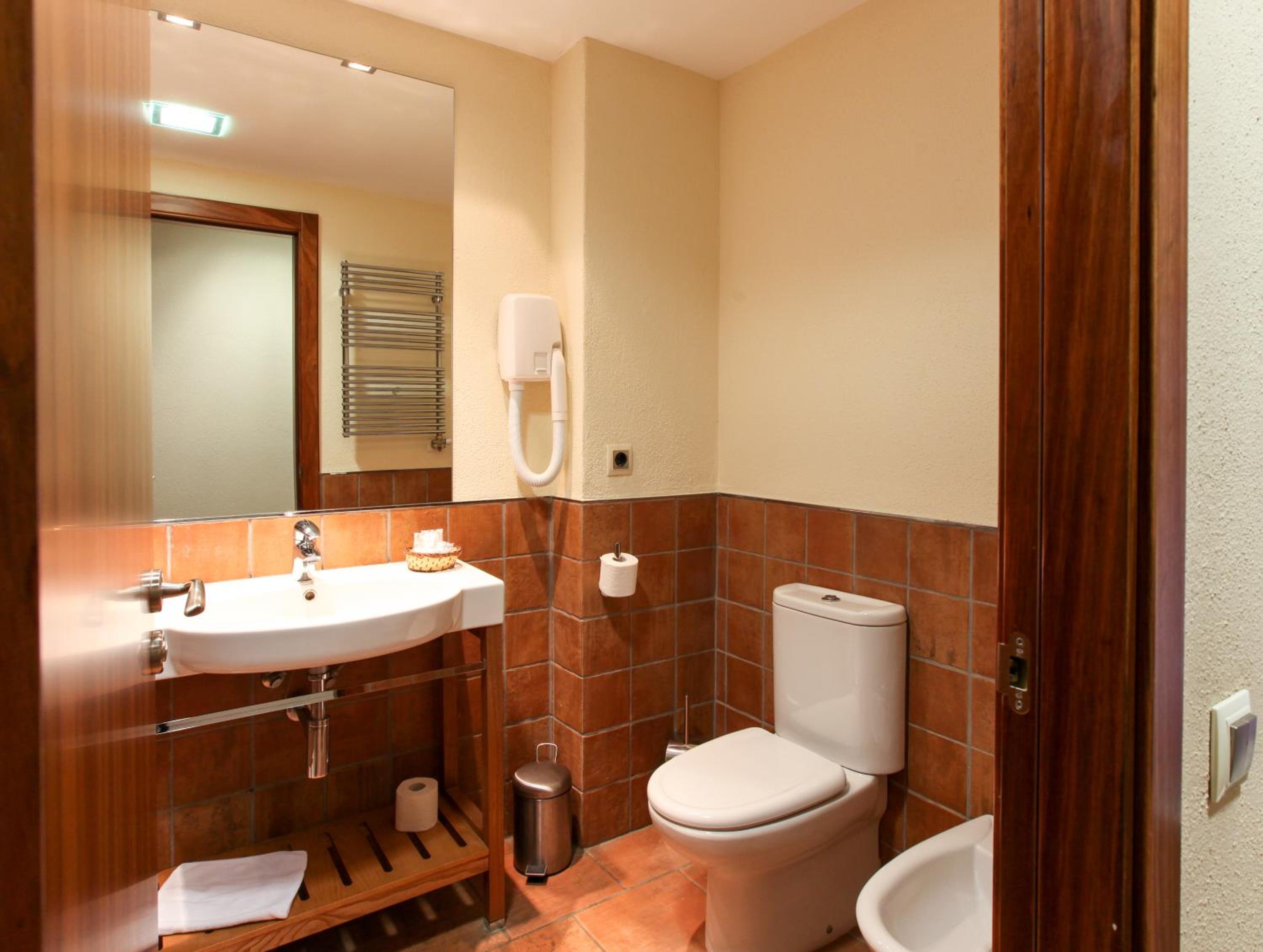 Twin Room - Photo 7