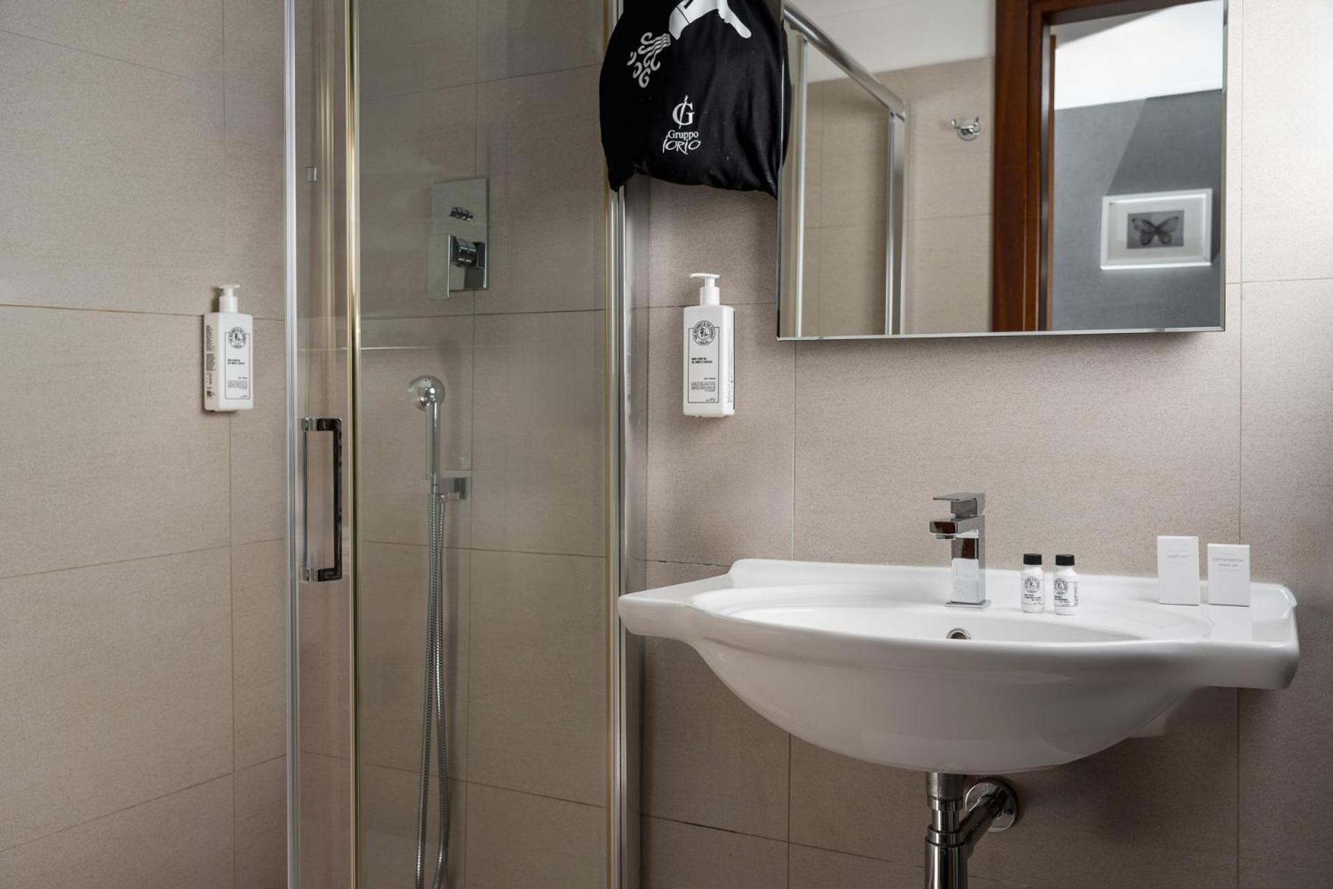 Double or Twin Room - Photo 3