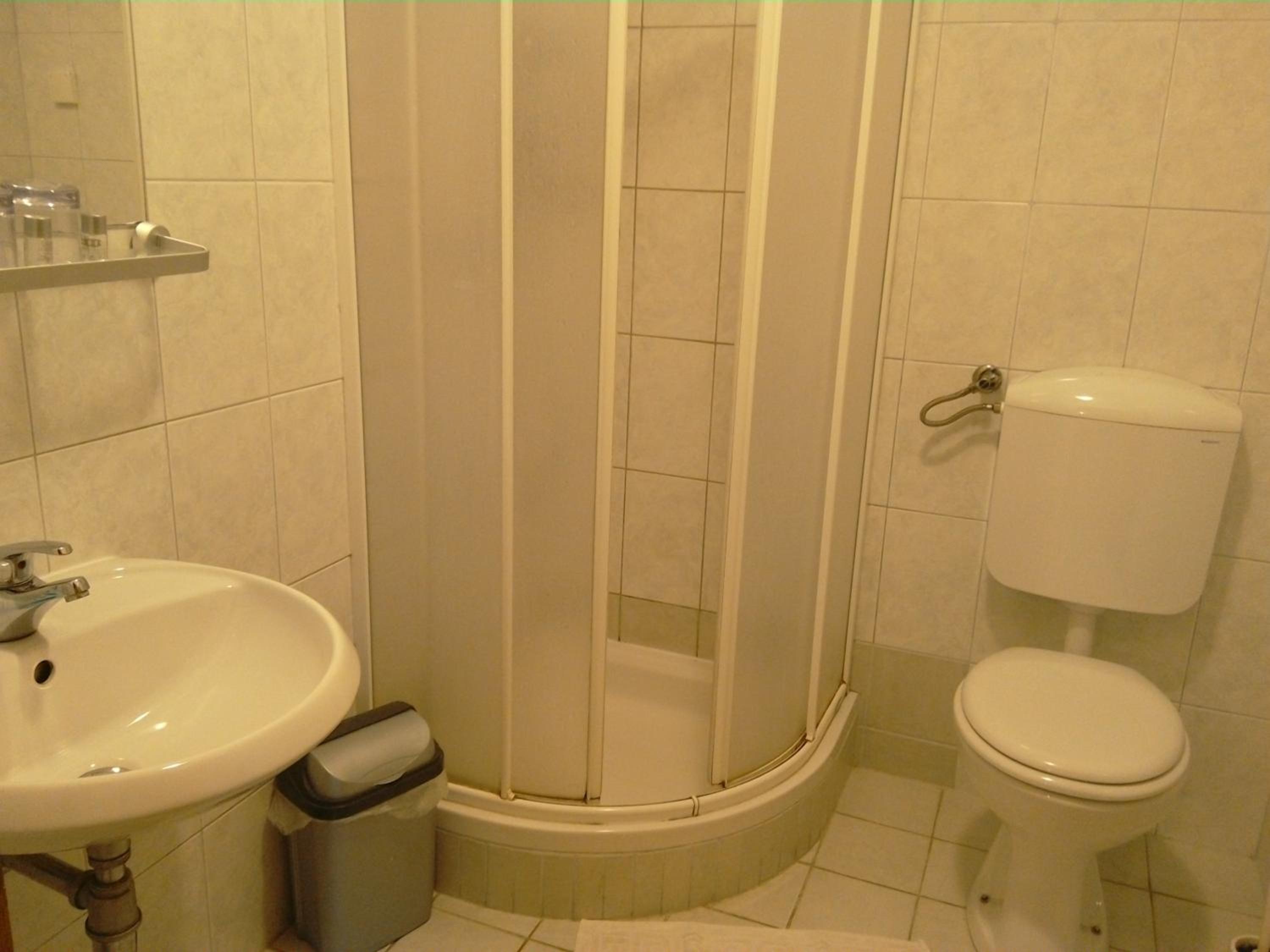 Two-Bedroom Apartment - Photo 7