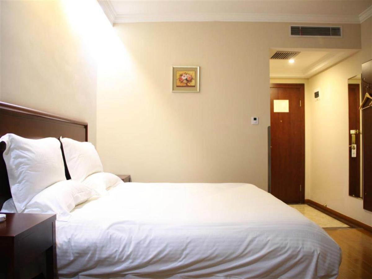 Mainland Chinese Citizens - Deluxe Queen Room photo 2