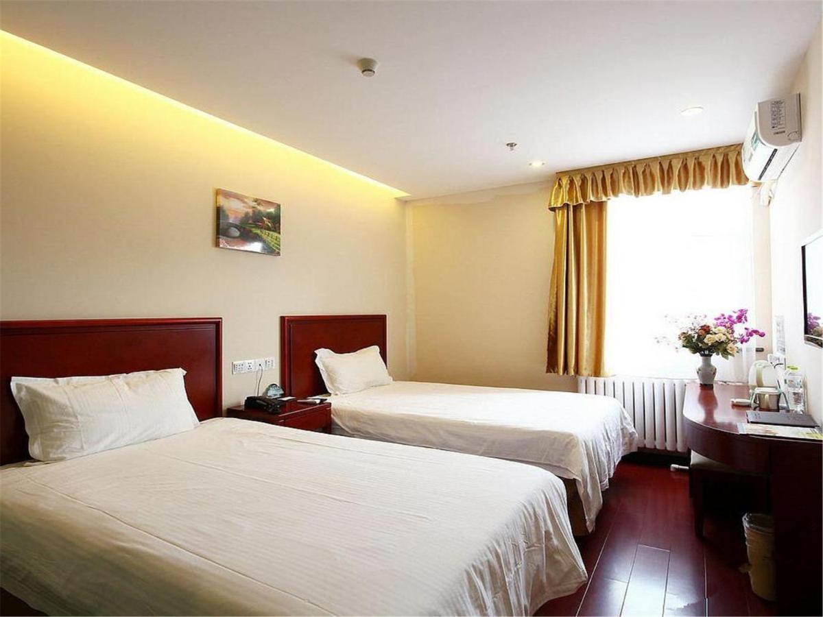 Mainland Chinese Citizens - Family Room photo 3