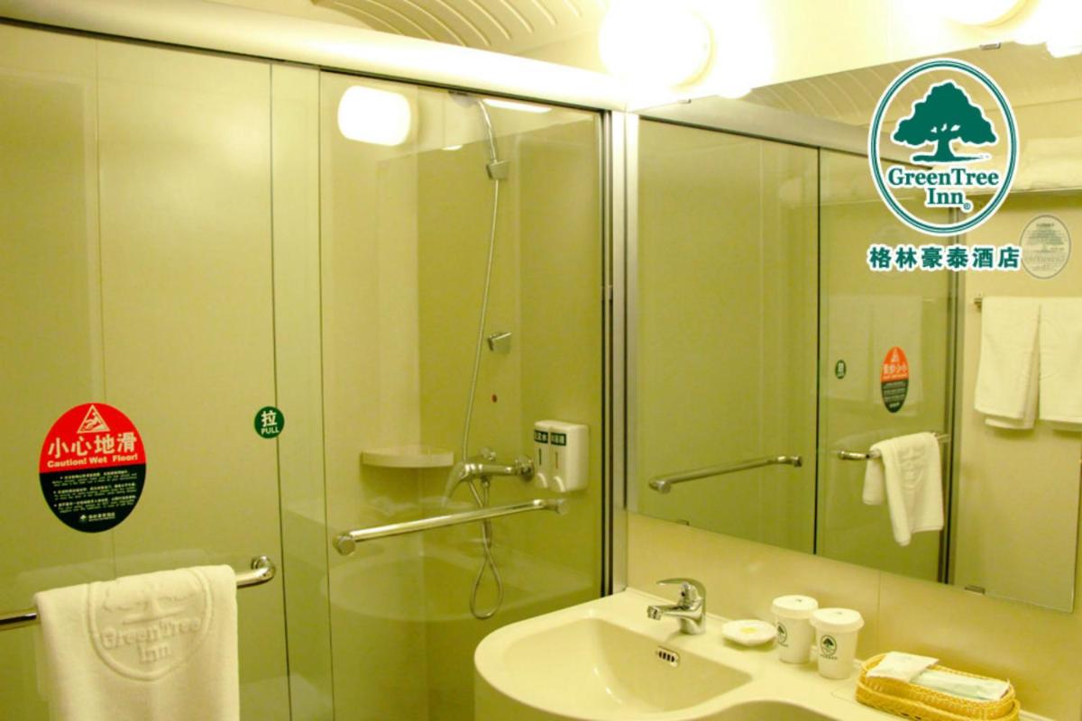 Mainland Chinese Citizens - Deluxe Queen Room photo 3