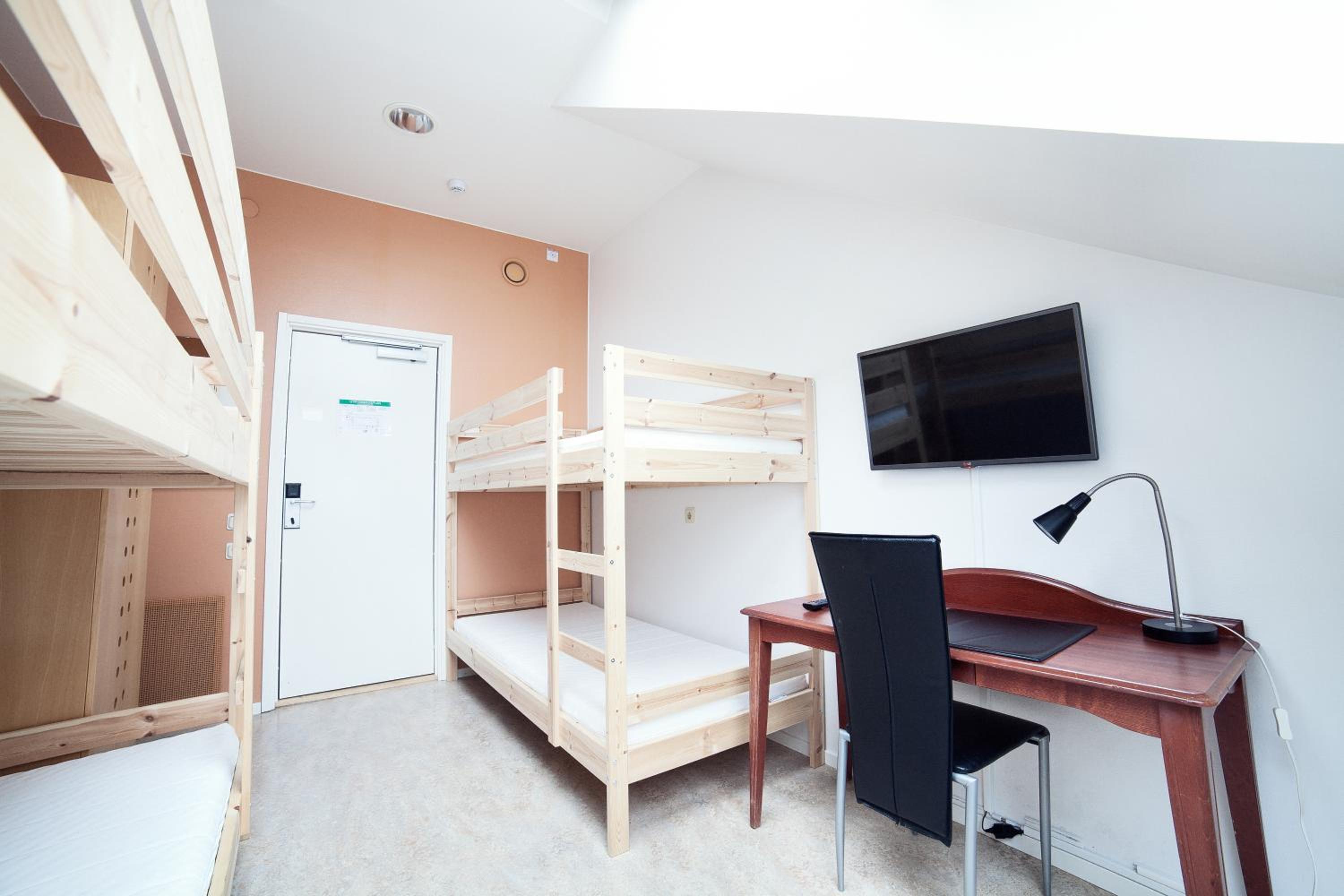 Quadruple Room with Shared Bathroom photo 3