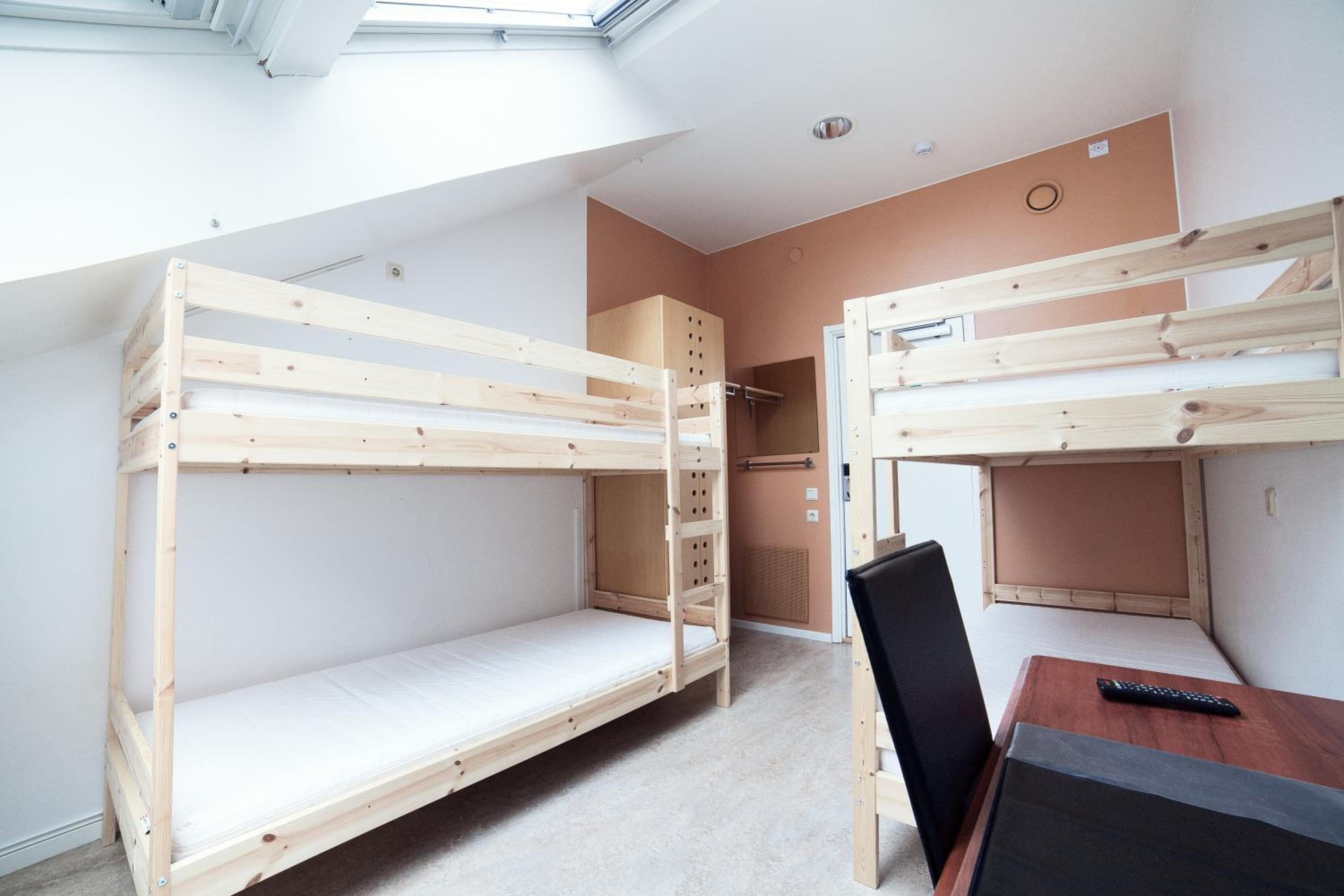 Quadruple Room with Shared Bathroom photo 2