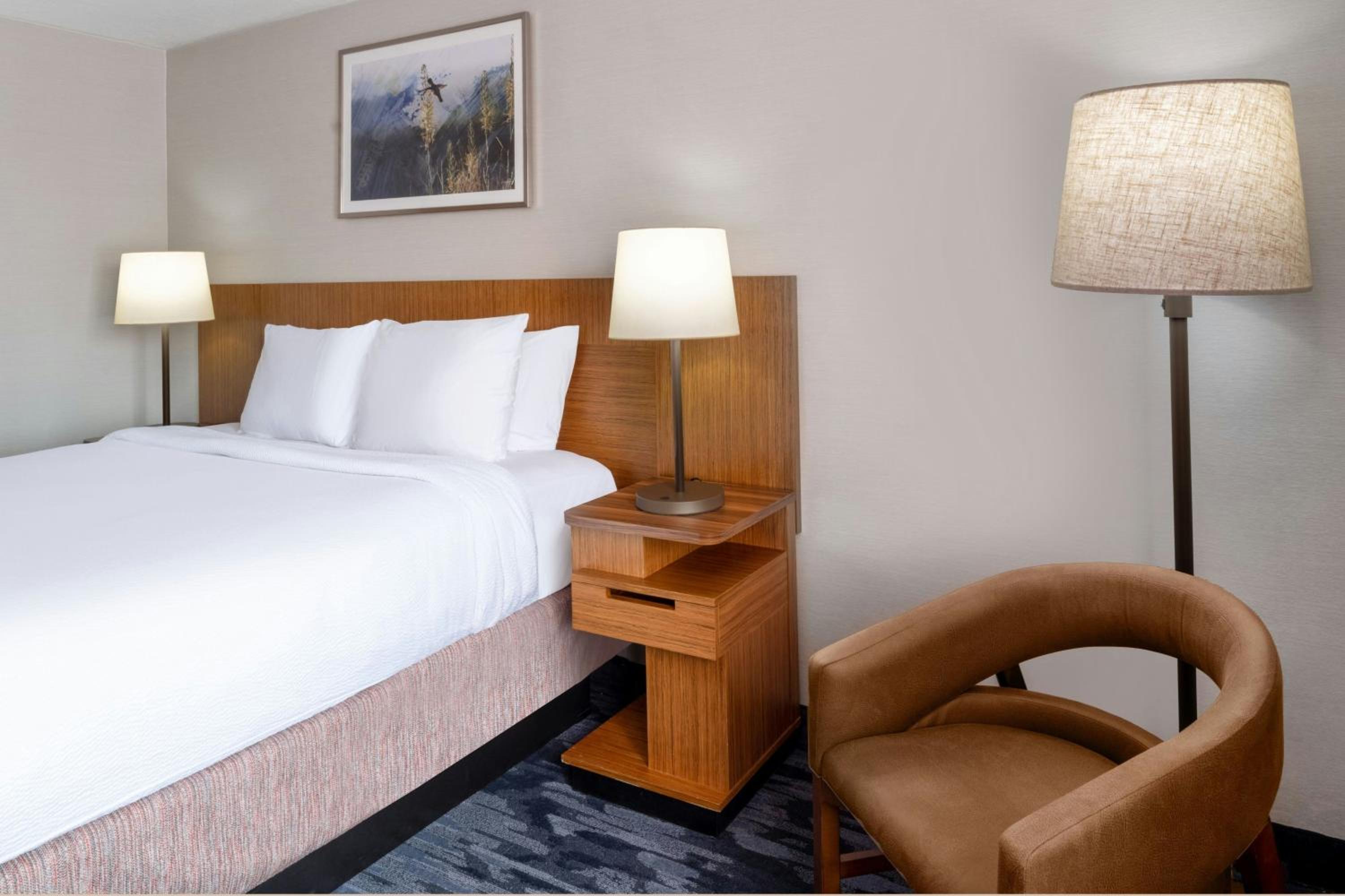 King Room with Roll-in Shower - Mobility Accessible - Photo 1