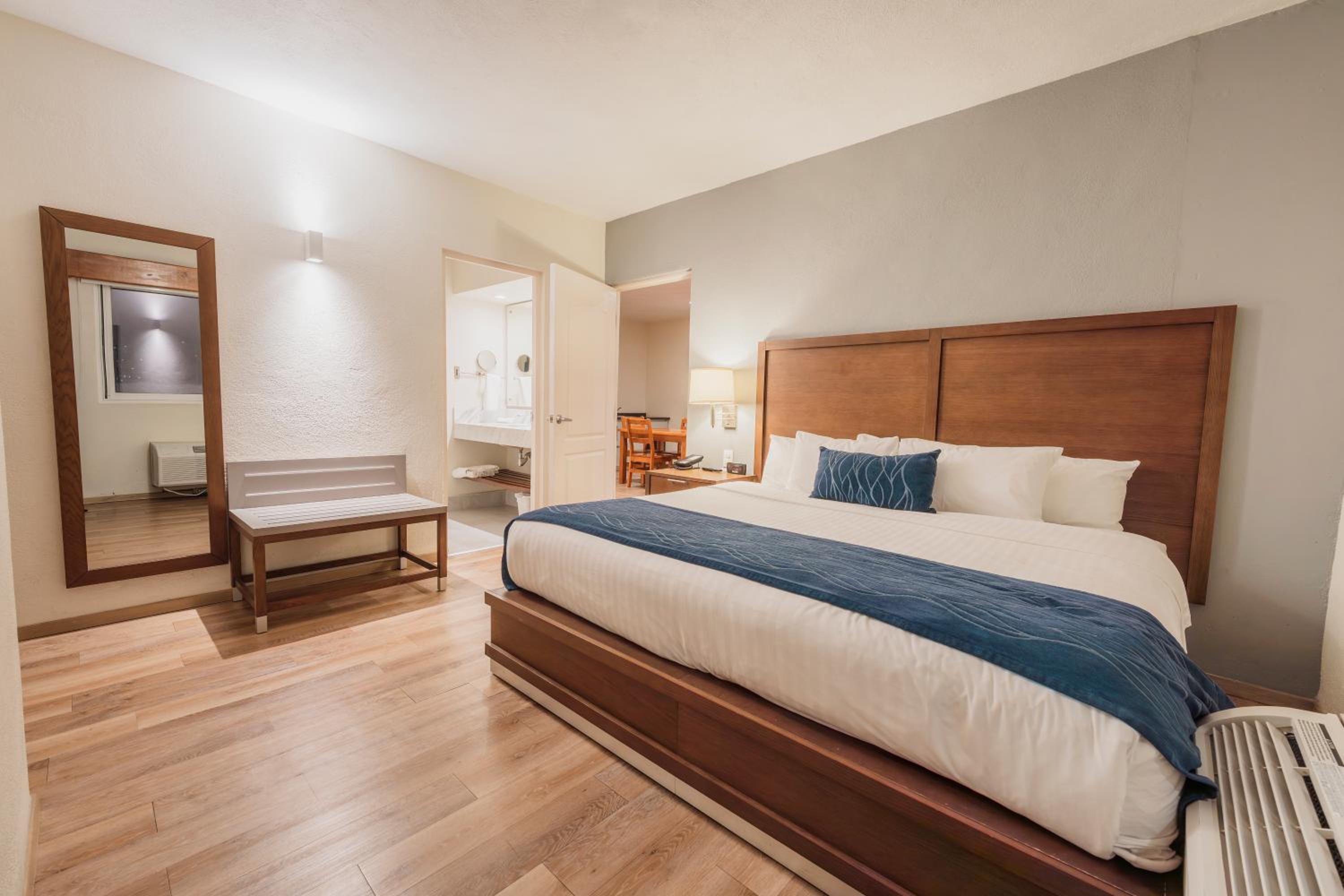 King Room with Balcony - Non Smoking