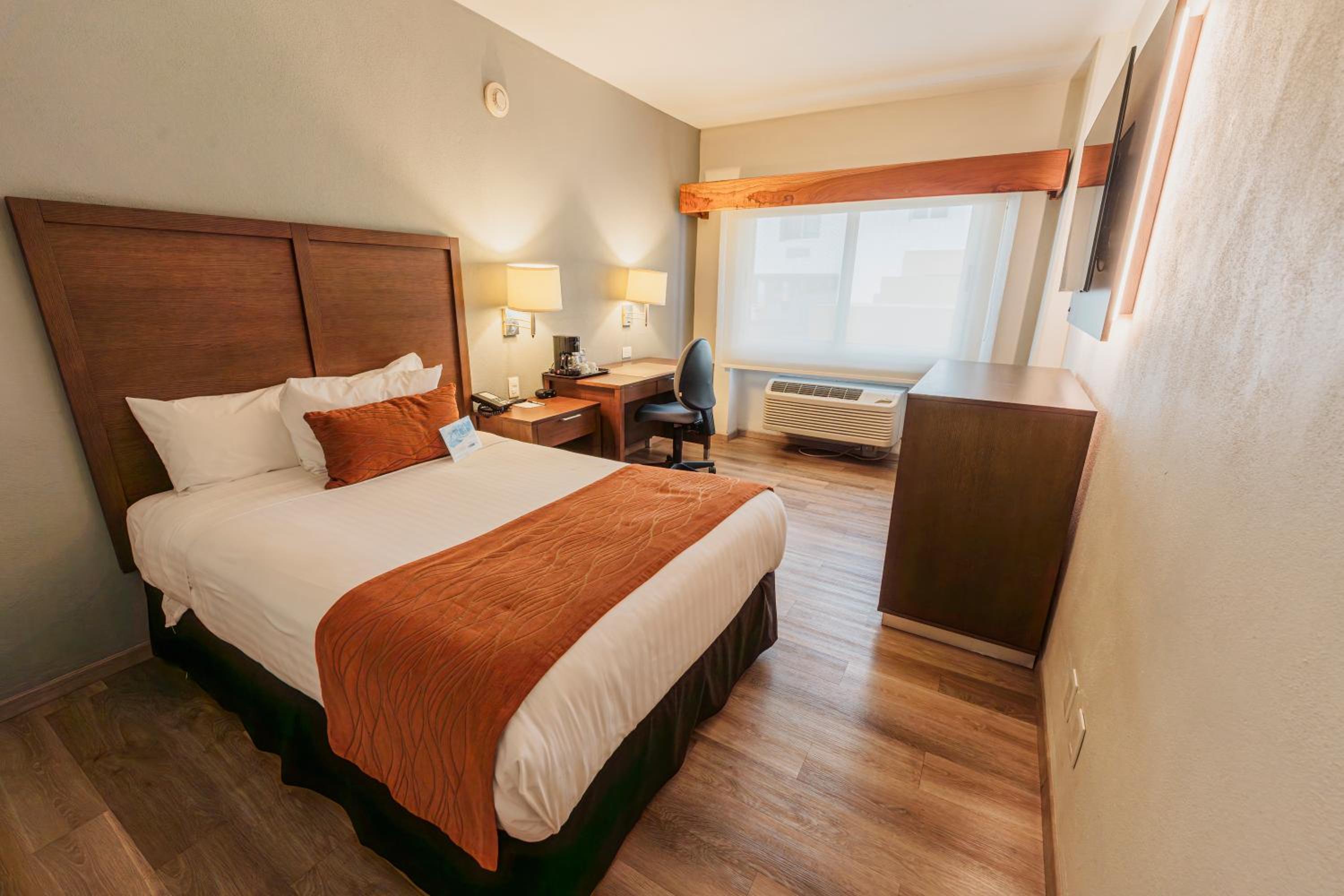 King Room with Balcony - Non Smoking