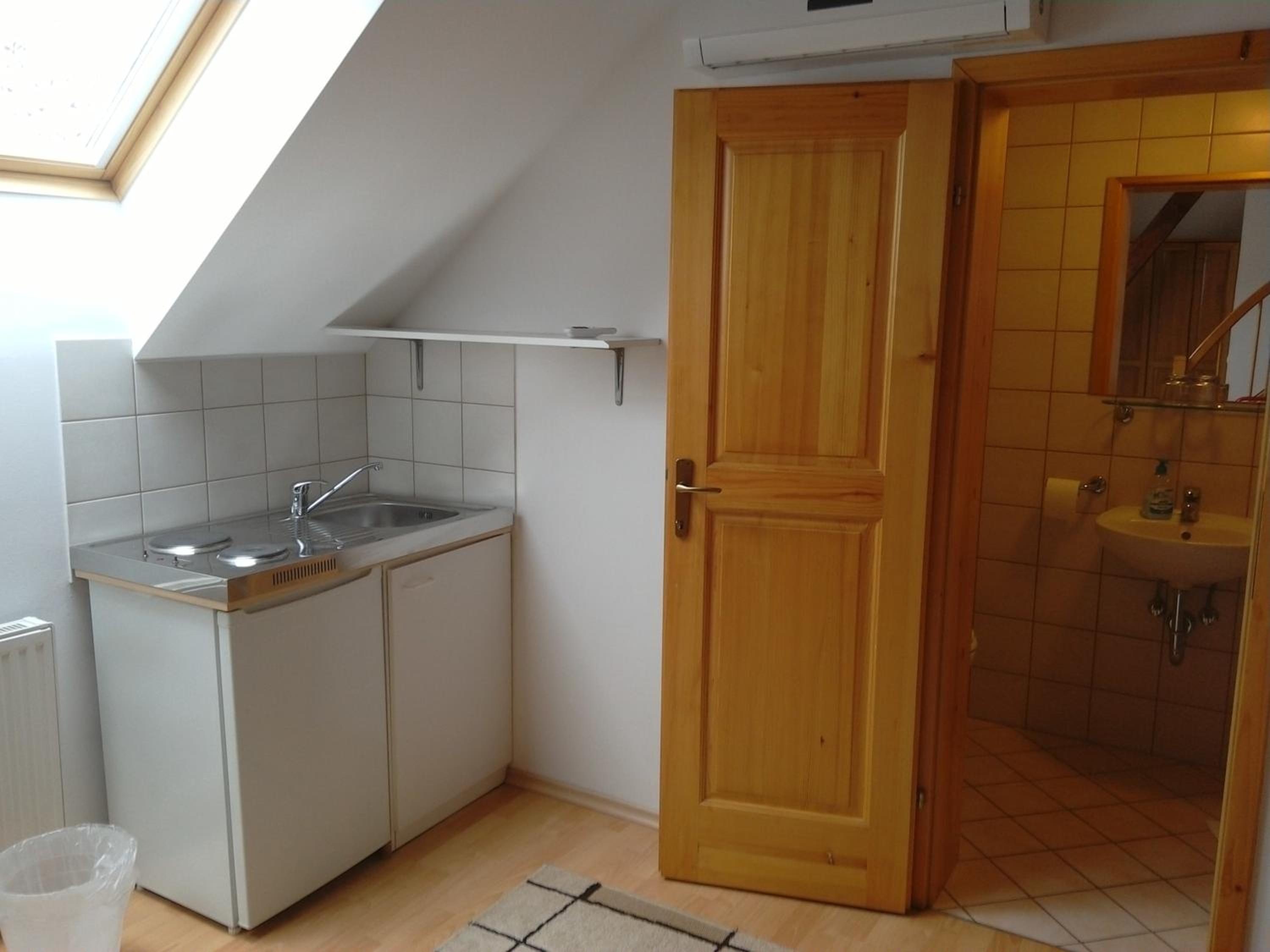 Studio (2 Adults) - Photo 3