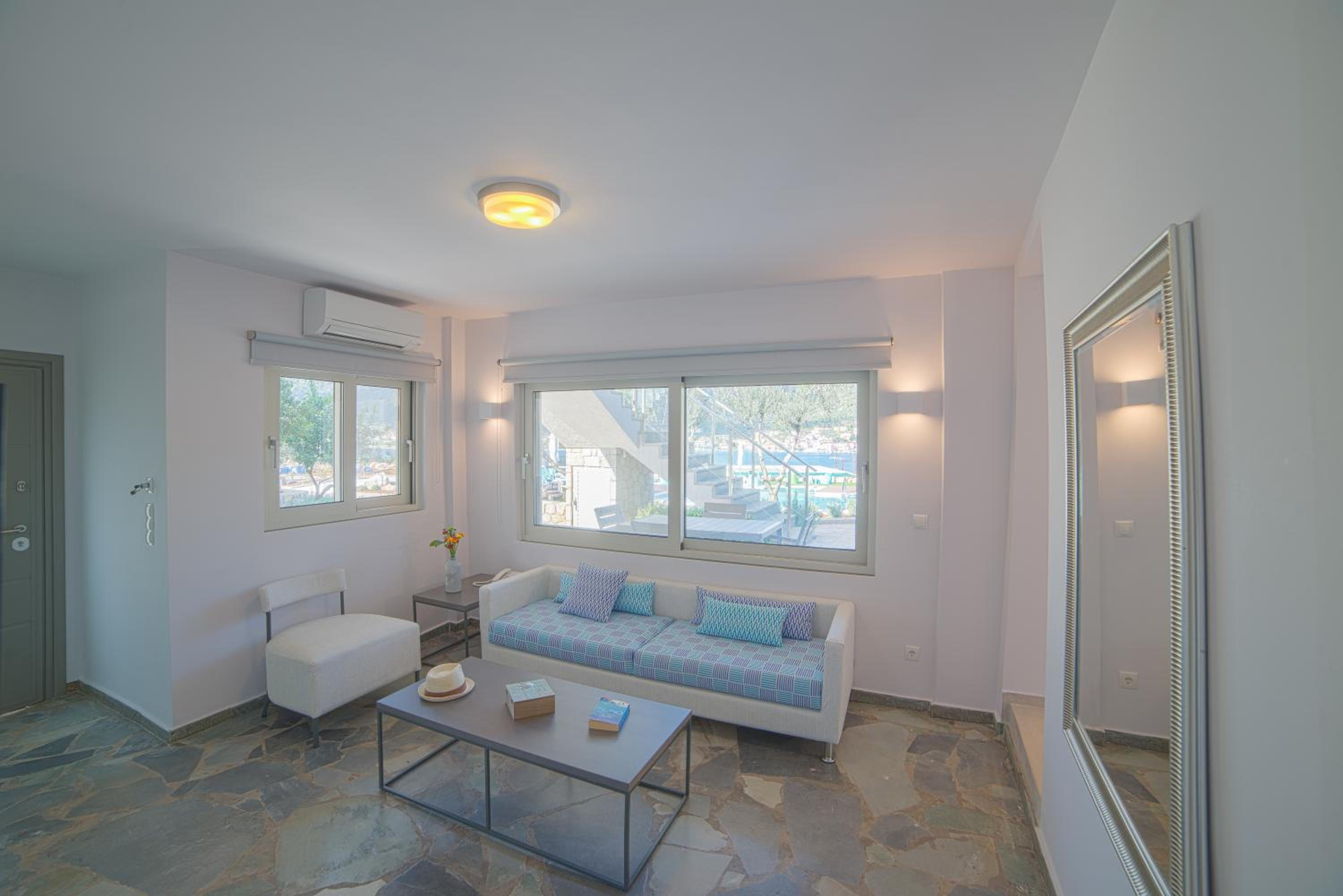 Apartment with Pool View  photo 2