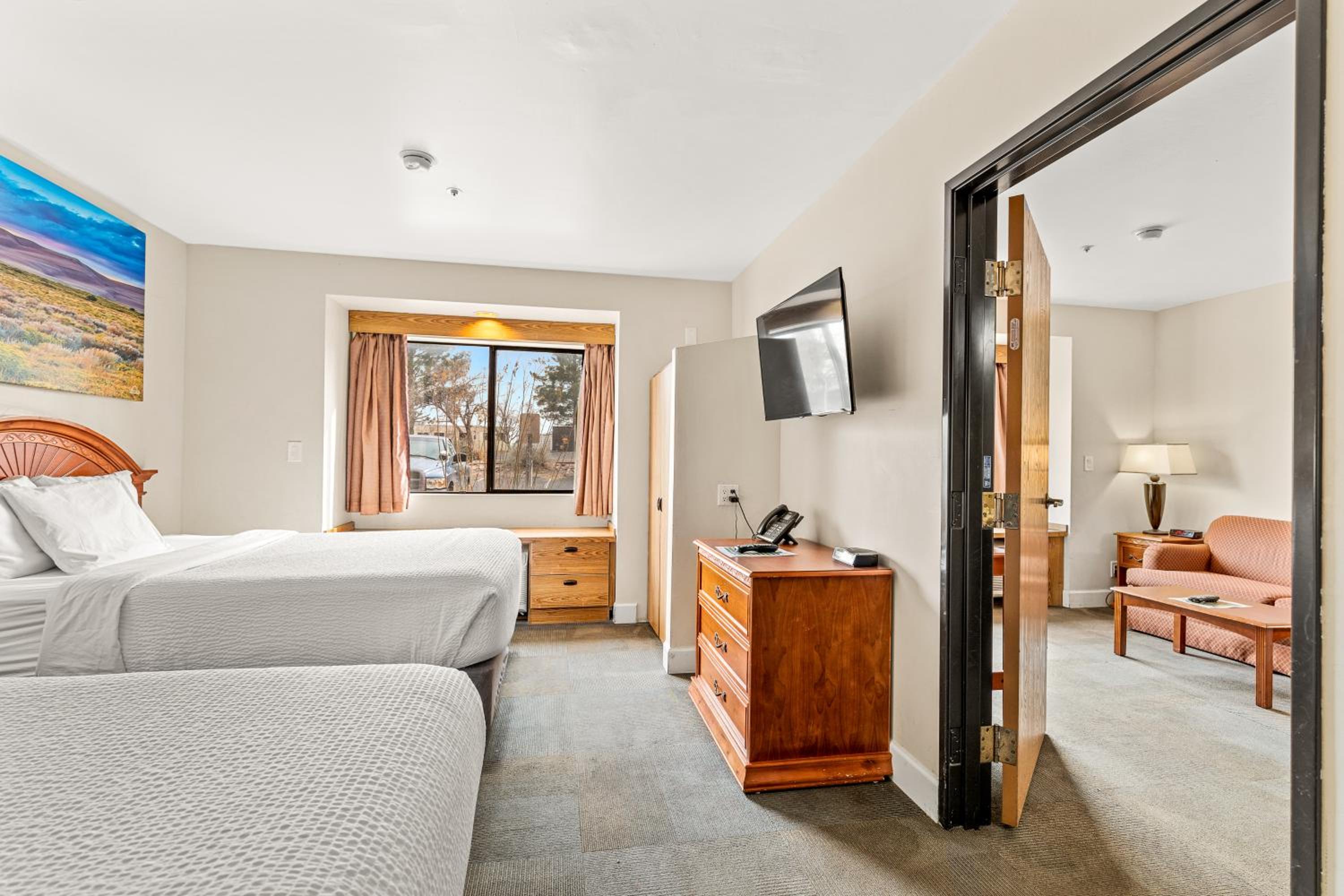 One-Bedroom Suite with Two Queen Beds - Non-Smoking - Photo 3