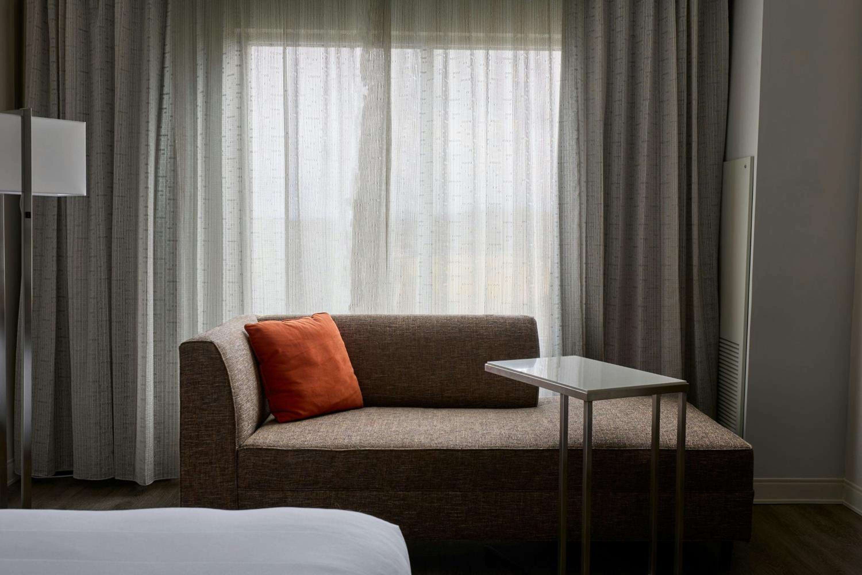 Newly Renovated King Room with Balcony and Roll-In Shower - Mobility Accessible - Photo 3