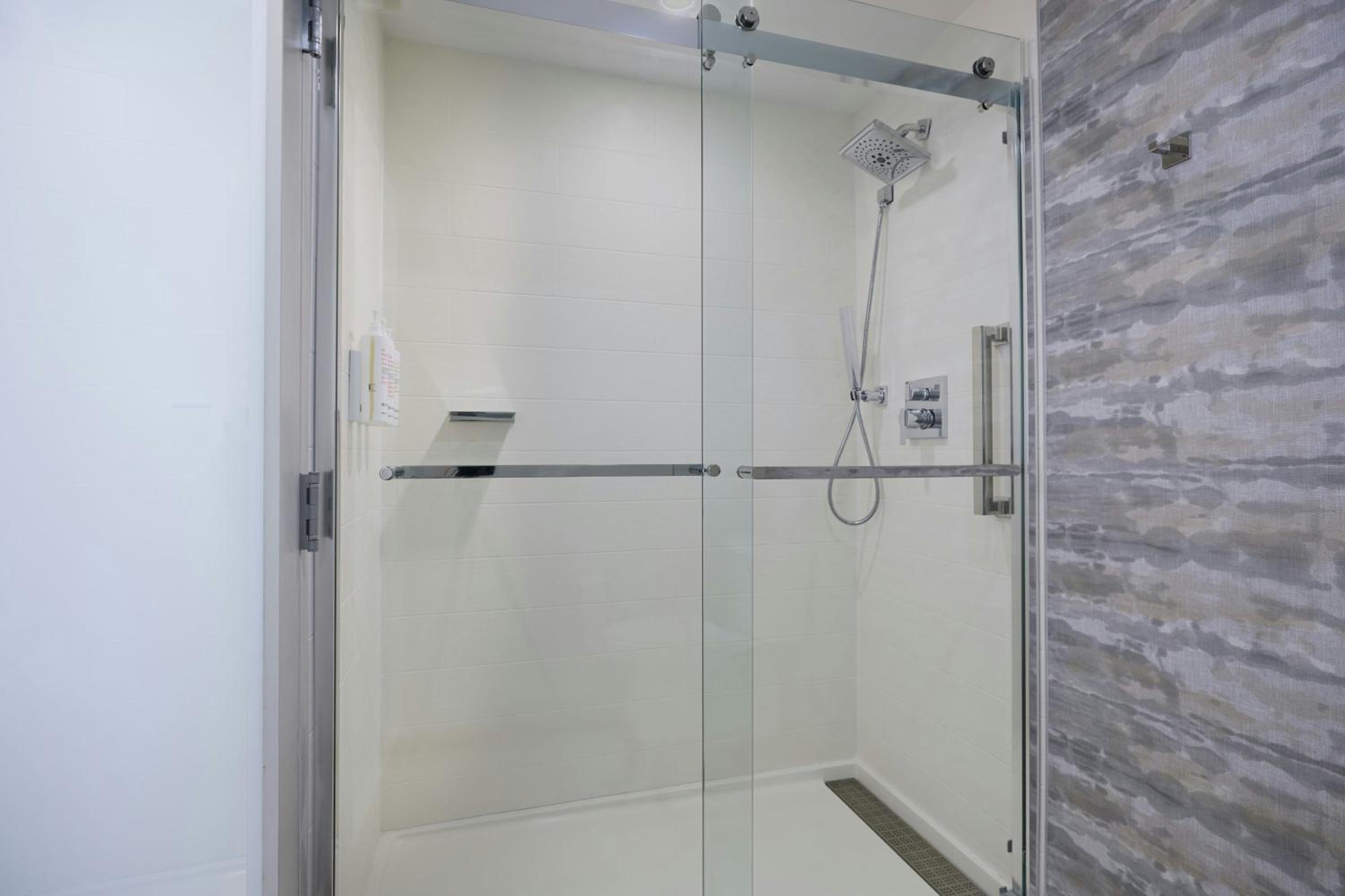 Newly Renovated Room - Hearing Accessible - Photo 12
