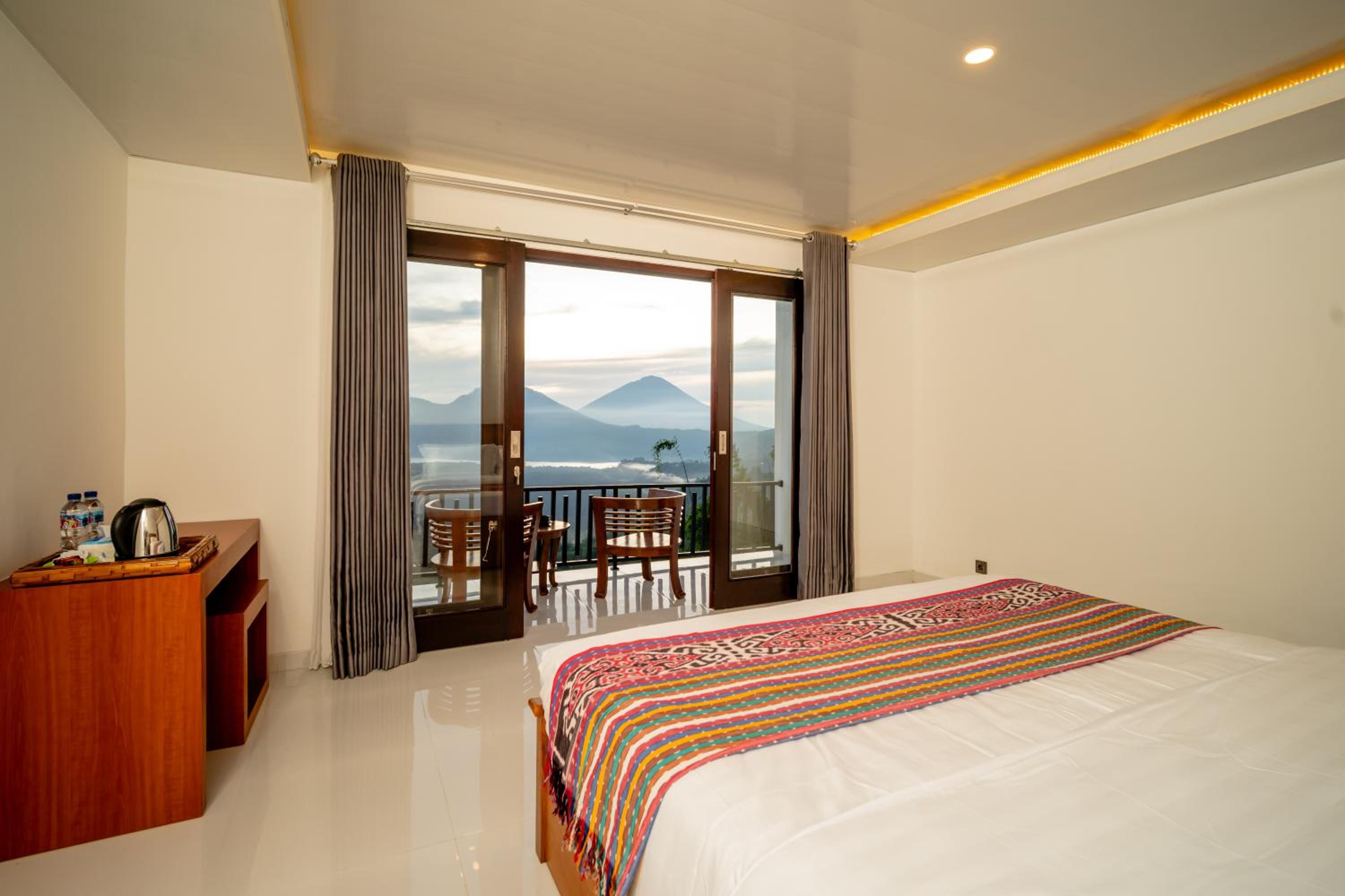 Suite with Mountain View - Photo 9