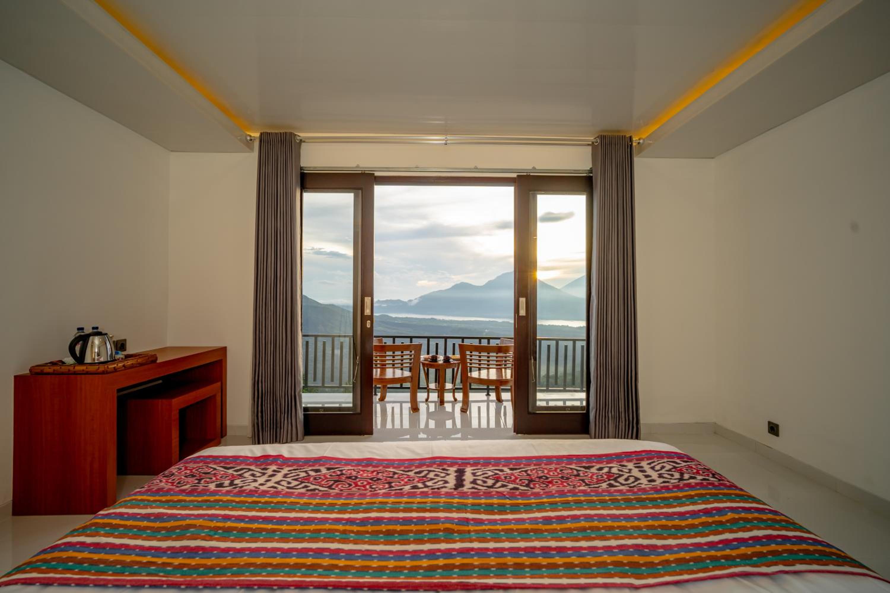 Suite with Mountain View - Photo 12