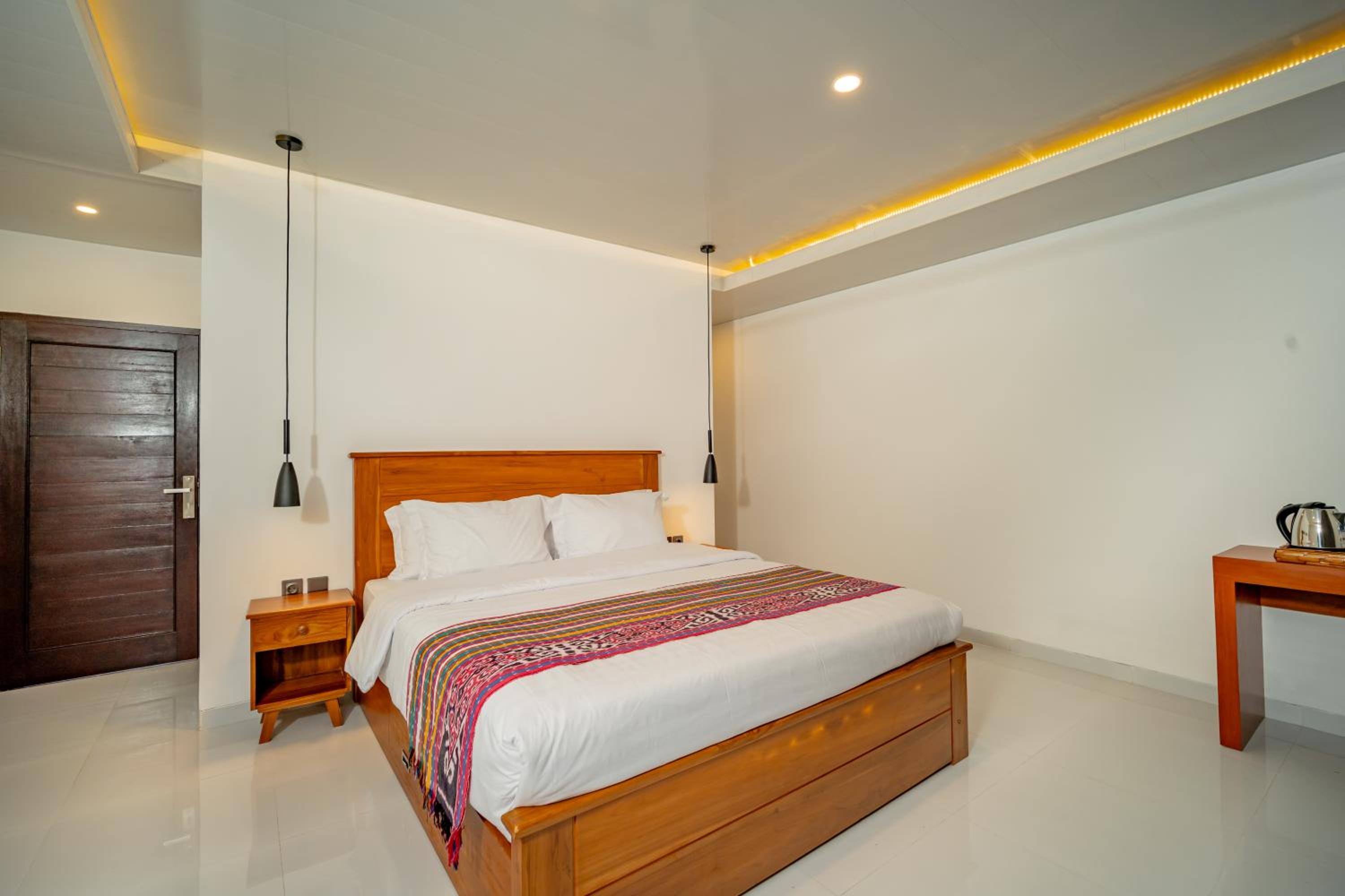 Suite with Mountain View - Photo 13