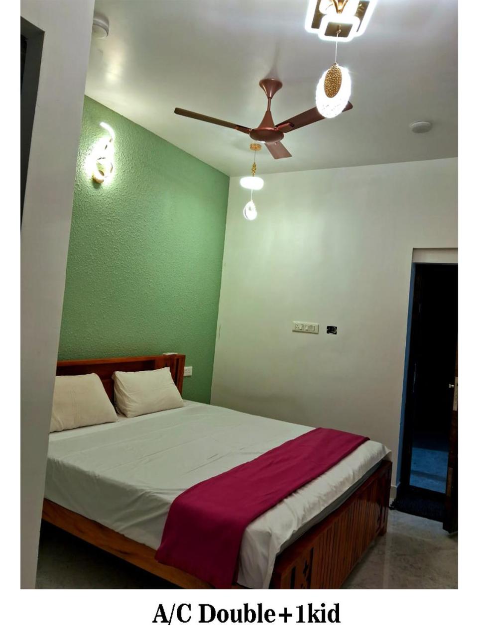 Deluxe Double Room (2 Adults + 1 Child)