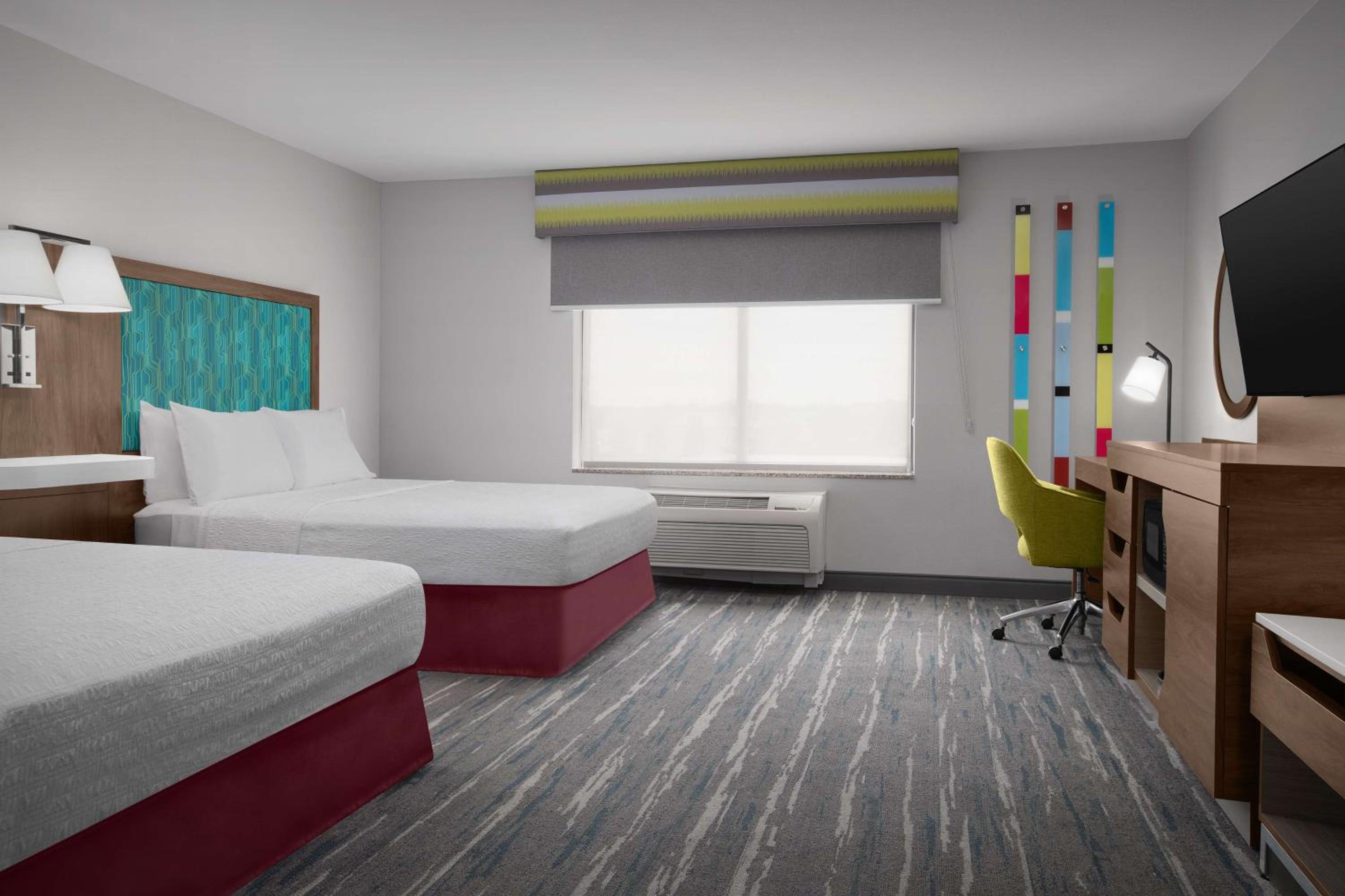 Queen Room with Two Queen Beds - Non-Smoking - Photo 1