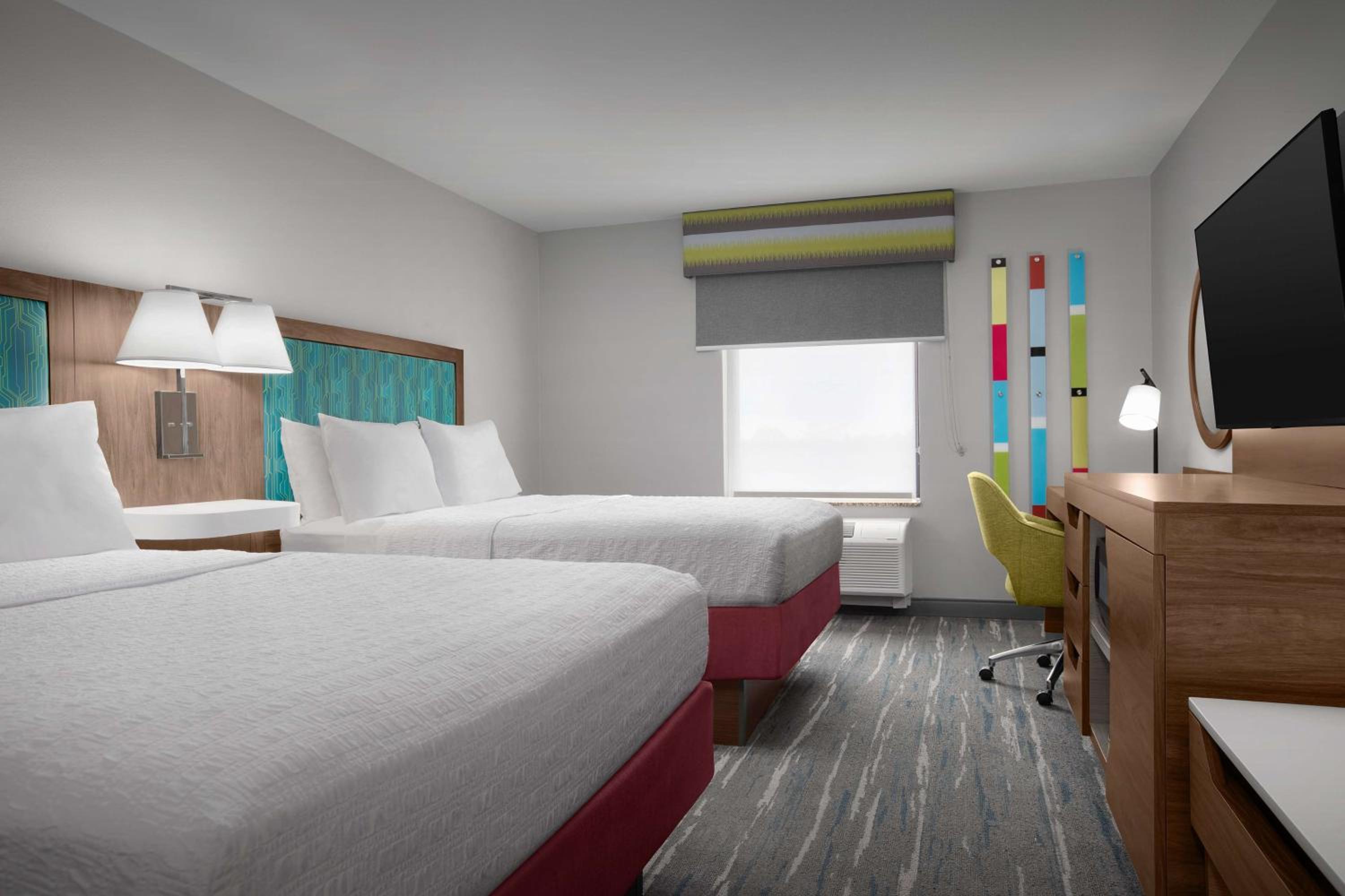 Queen Room with Two Queen Beds - Non-Smoking - Photo 2