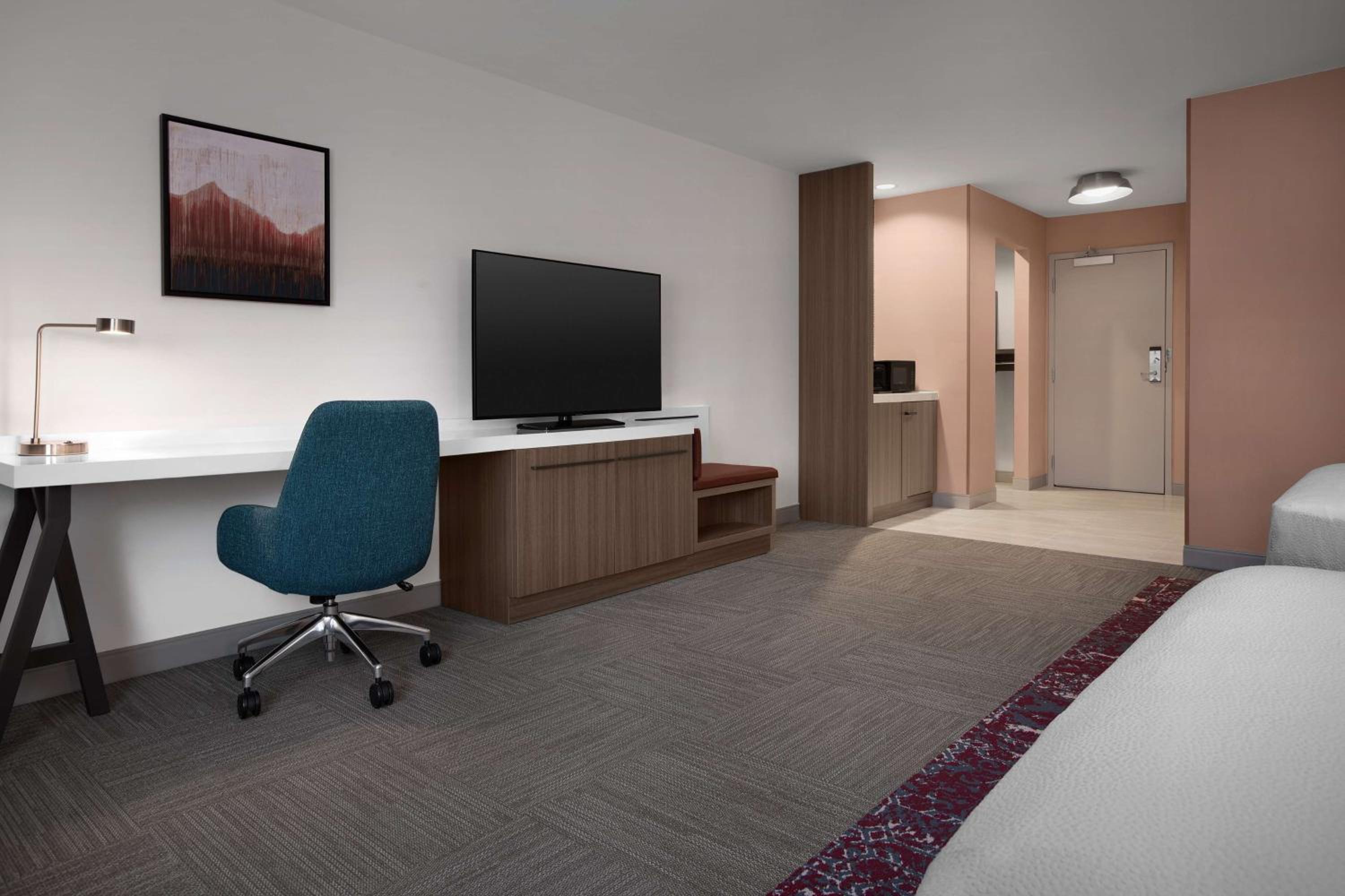 Queen Room with Two Queen Beds and Accessible Tub - Mobility Access - Photo 6