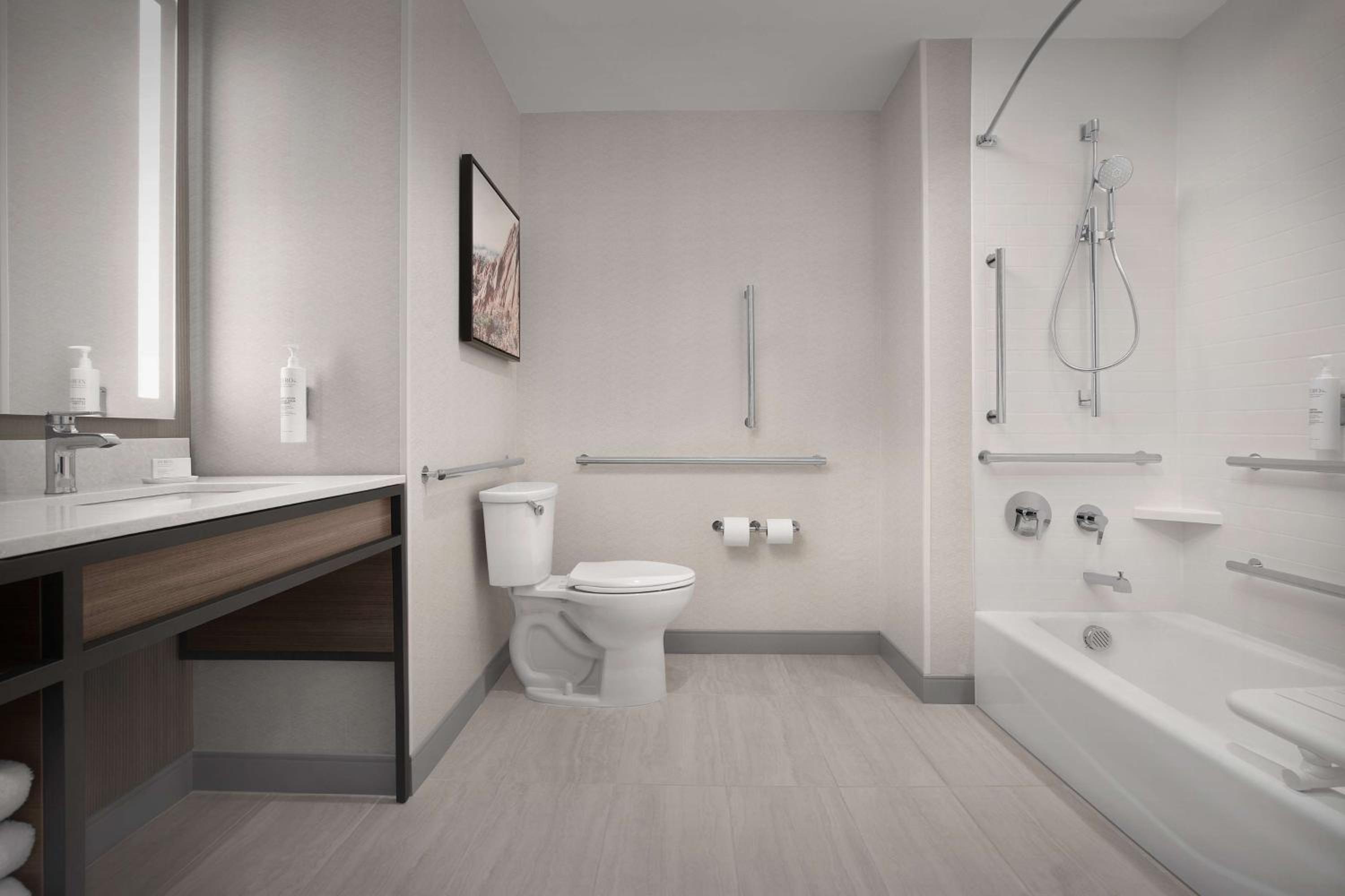 Deluxe King Room with Bath Tub - Mobility Accessible - Photo 6