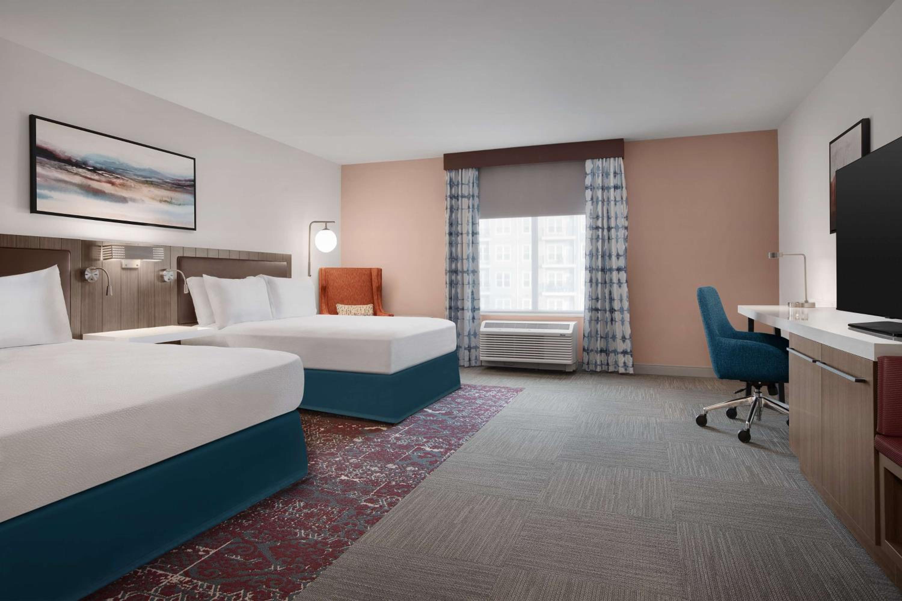 Queen Room with Two Queen Beds and Accessible Tub - Mobility Access - Photo 8
