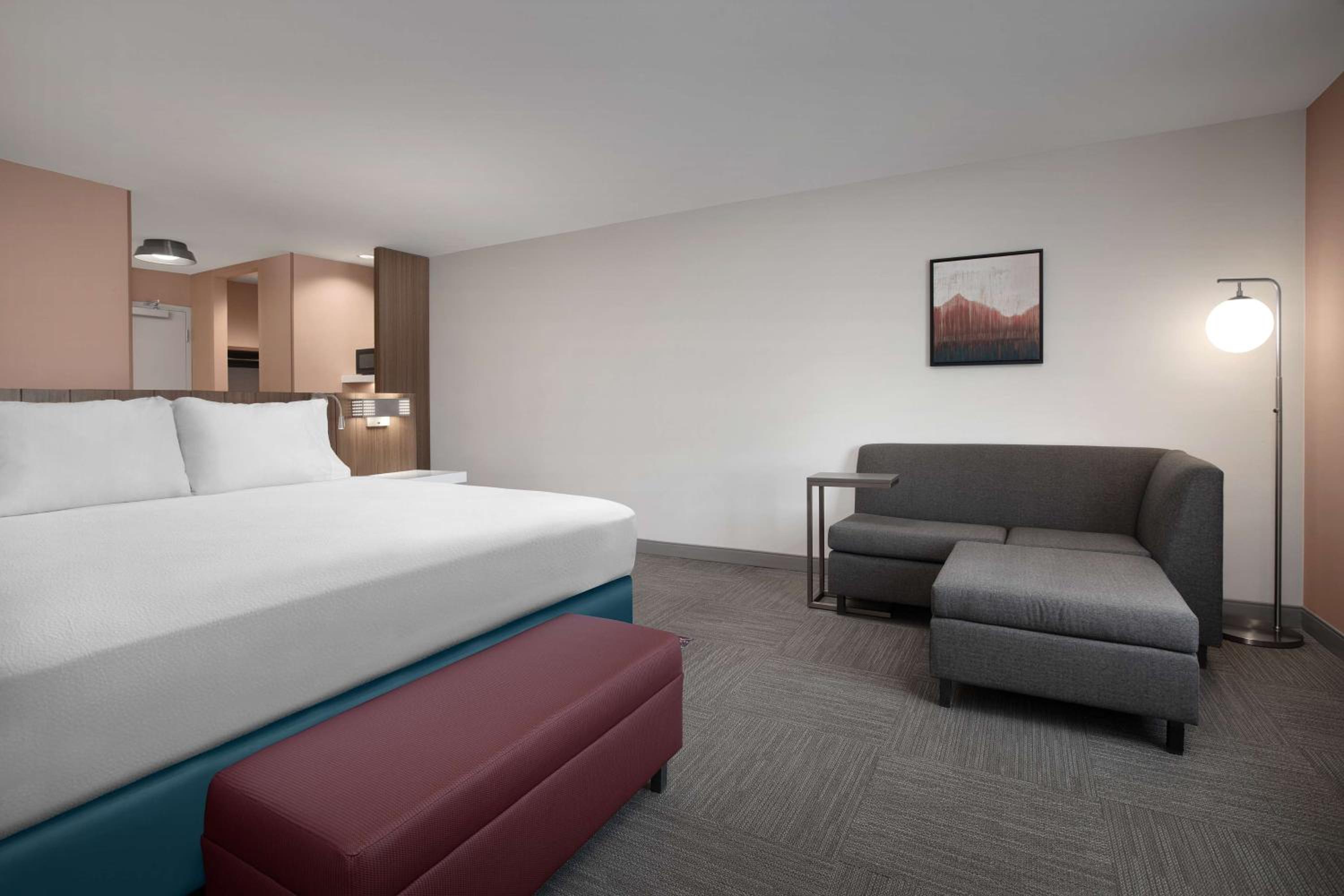 Deluxe King Room - Hearing Access - Photo 7