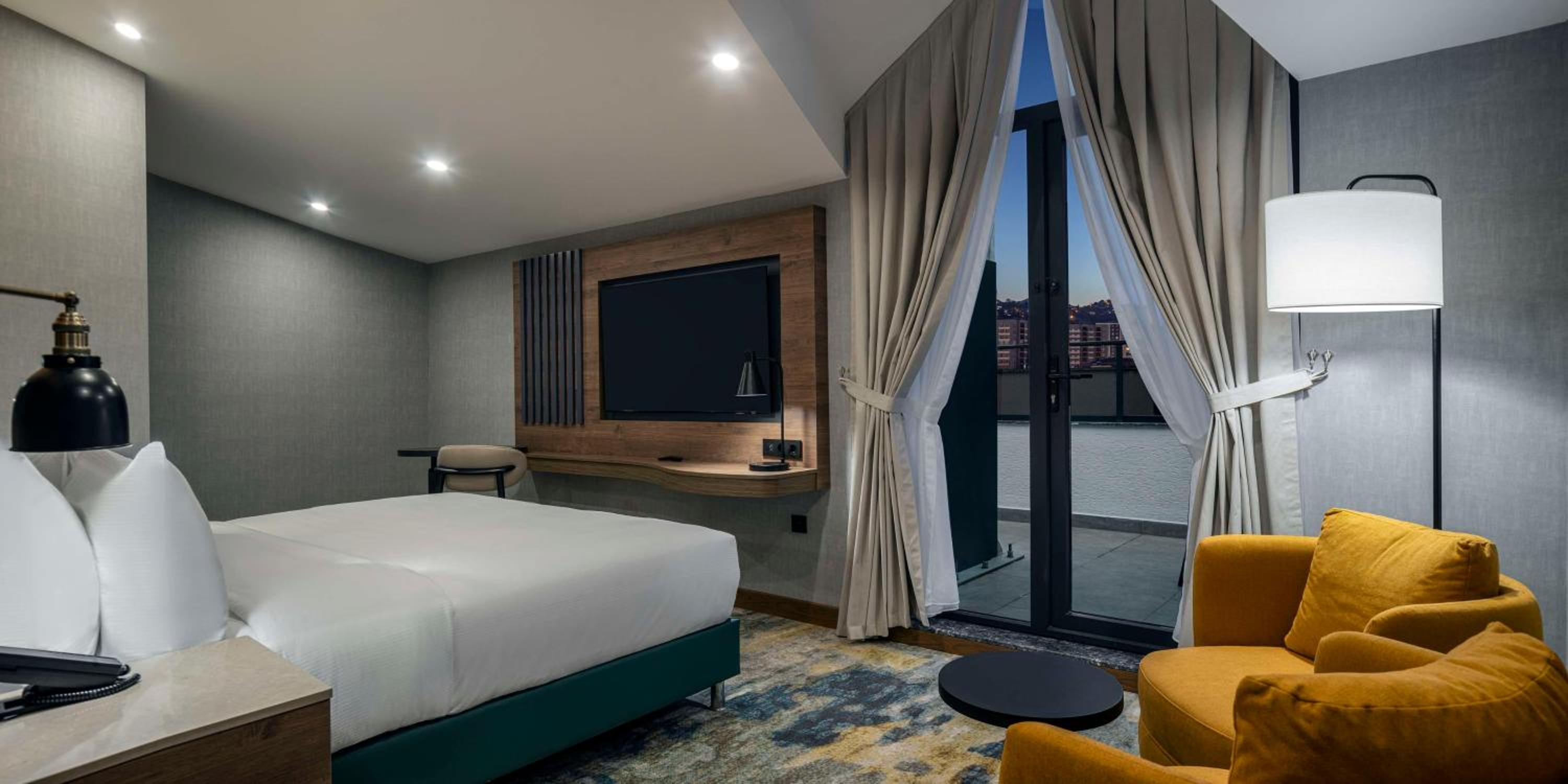 Three-Bedroom King Suite with Sea View thumbnail 6