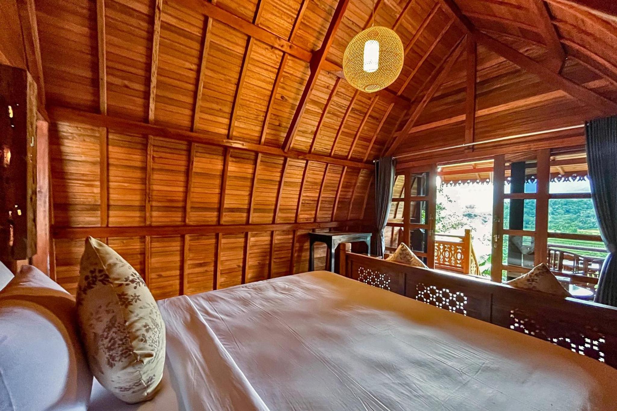 Lumbung Villa with Mountain View - Photo 2