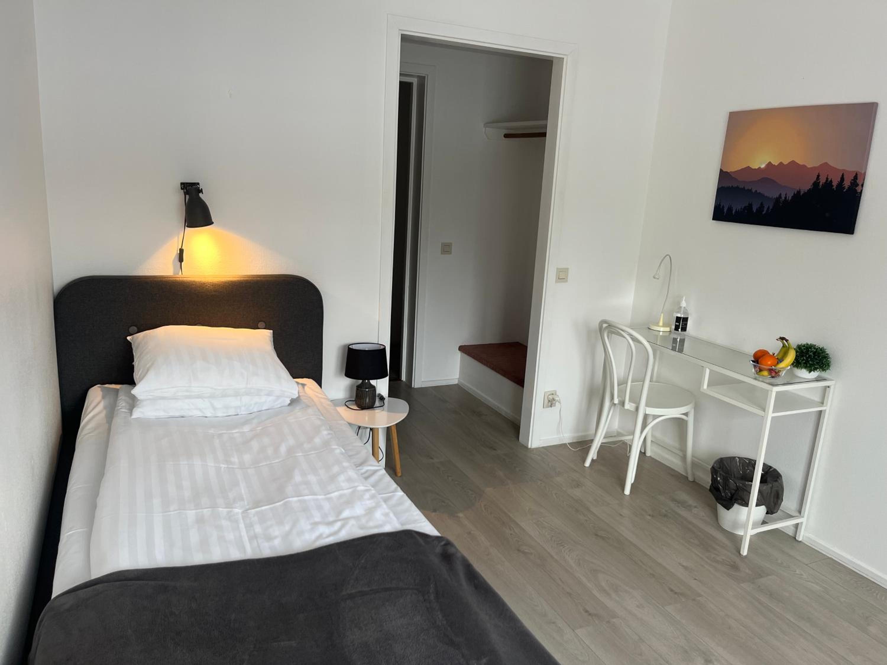 Single Room with Private Bathroom photo 3
