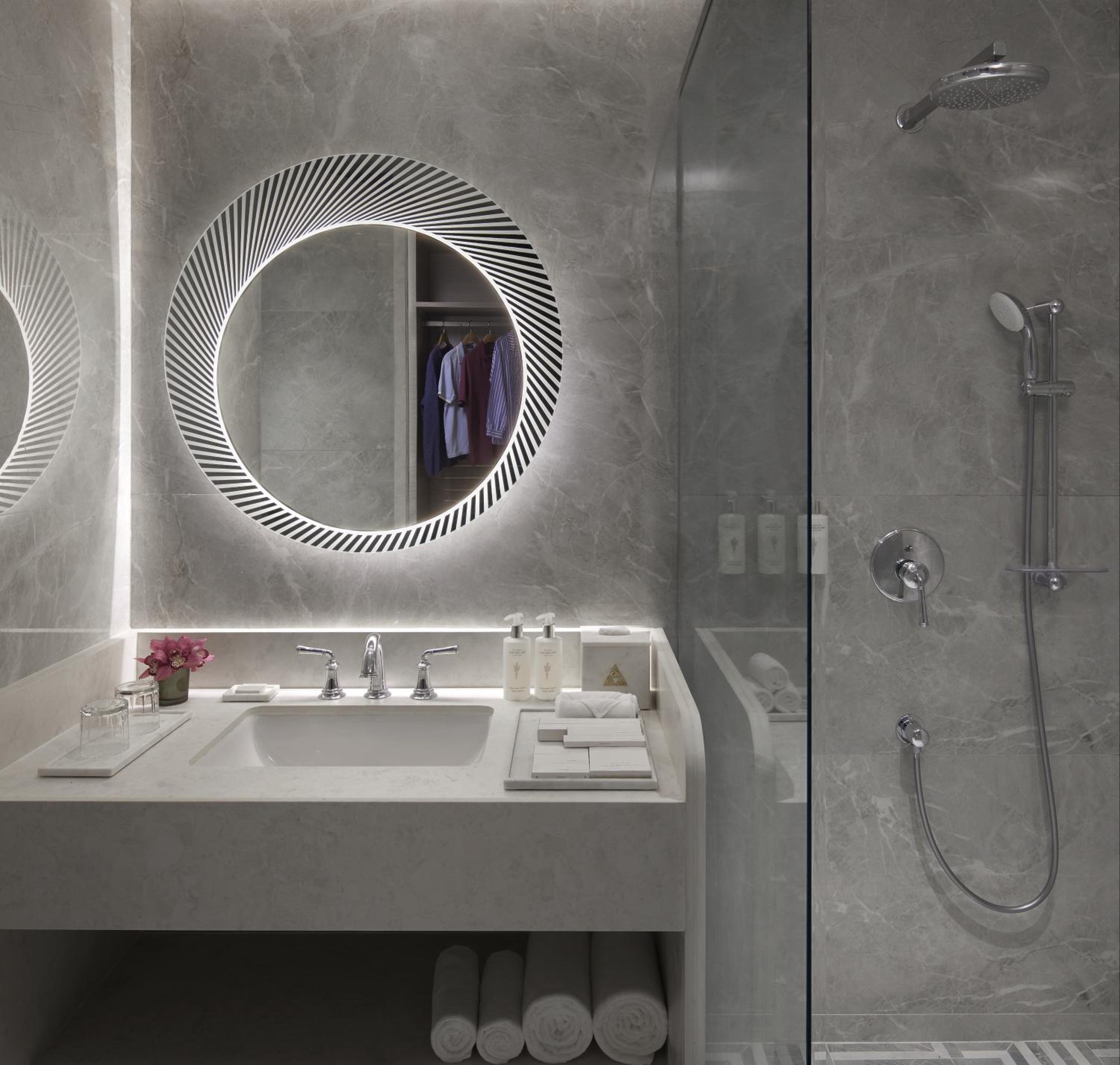 Premier Room - Enjoy 20% on all hotel services,90 mins SPA at the cost of 60 mins,  4 pints of beer on arrival,4 Pcs of laundry, 1+1 on selected beverages at Sheesh Mahal (12PM-6PM), Complimentary Evening Hi-Tea - Photo 4