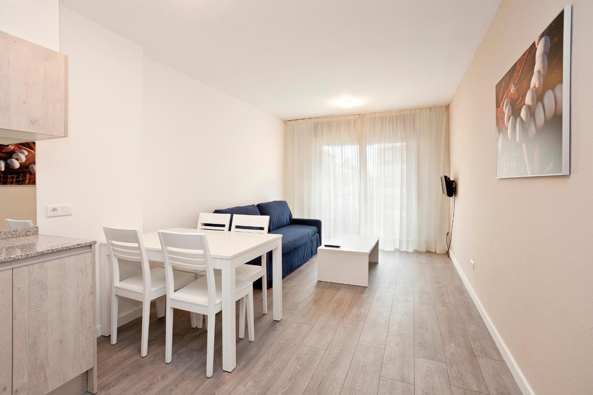 One-Bedroom Apartment photo 2