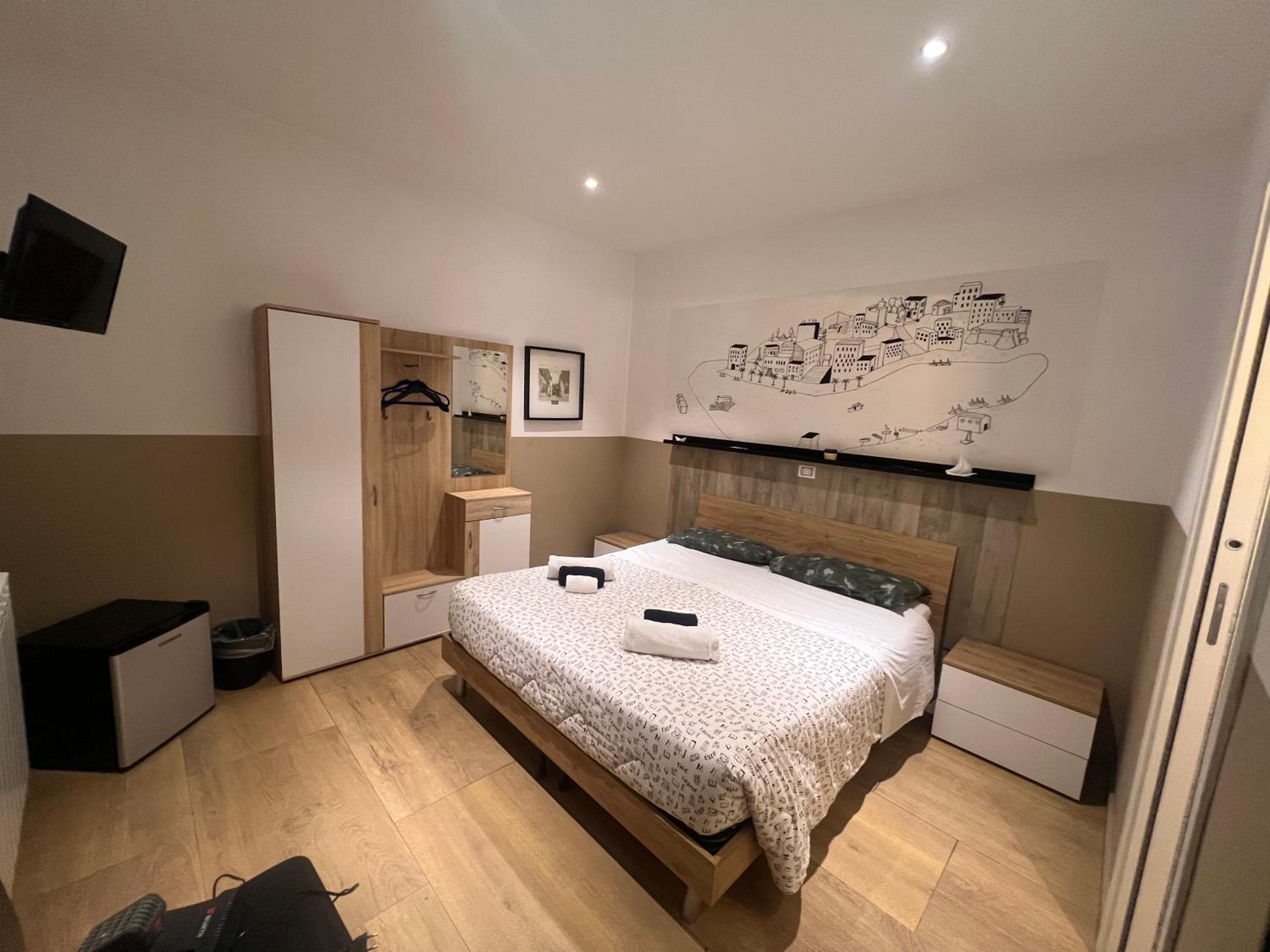Deluxe King Room - Photo 2