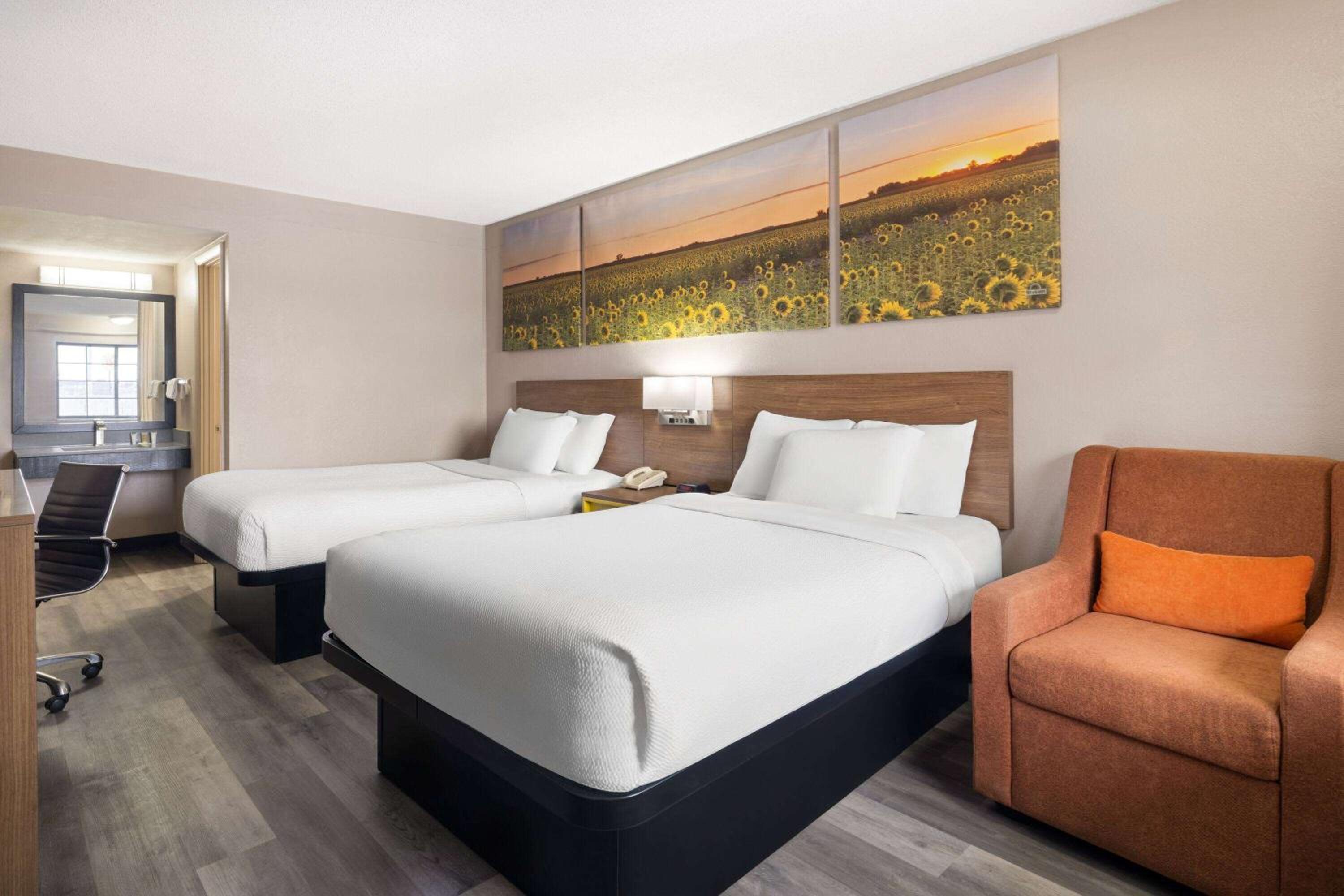 Deluxe Double Room with Two Double Beds - Non-Smoking photo 3
