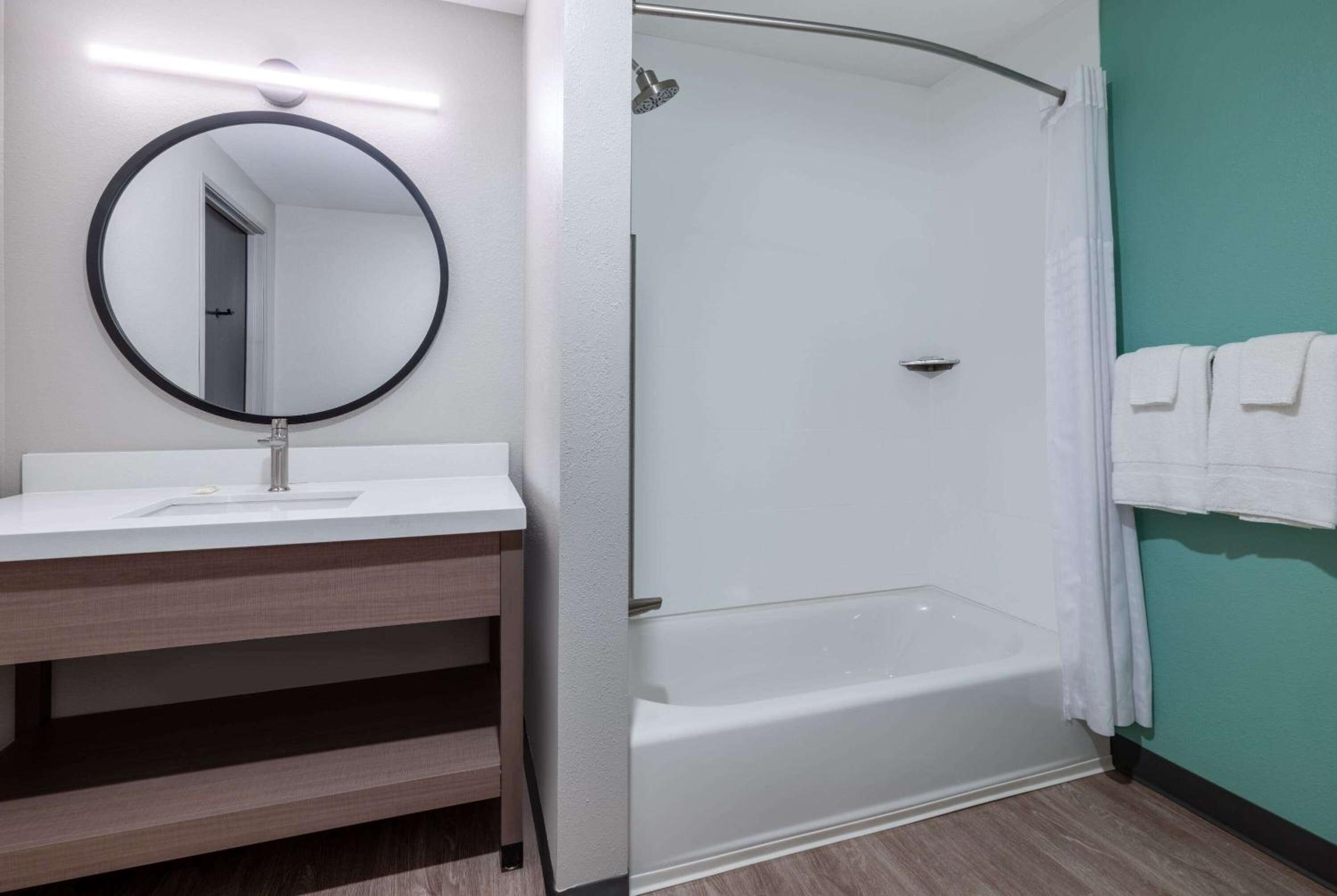 Suite with Two Queen Beds - Non-Smoking - Photo 4