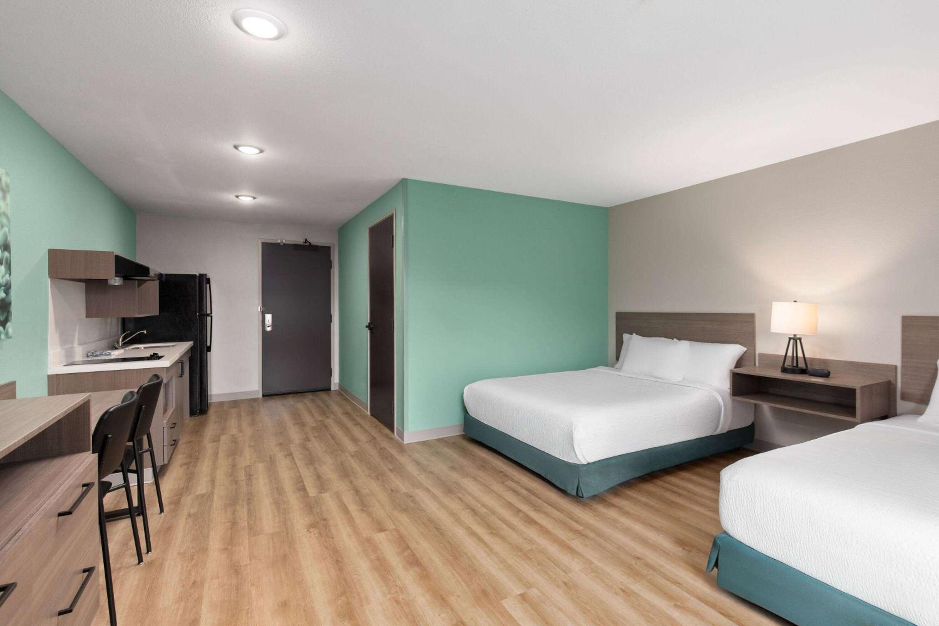 Queen Room with Two Queen Beds, Mobility Access and Bathtub with Grab Bars, Non-Smoking - Photo 5