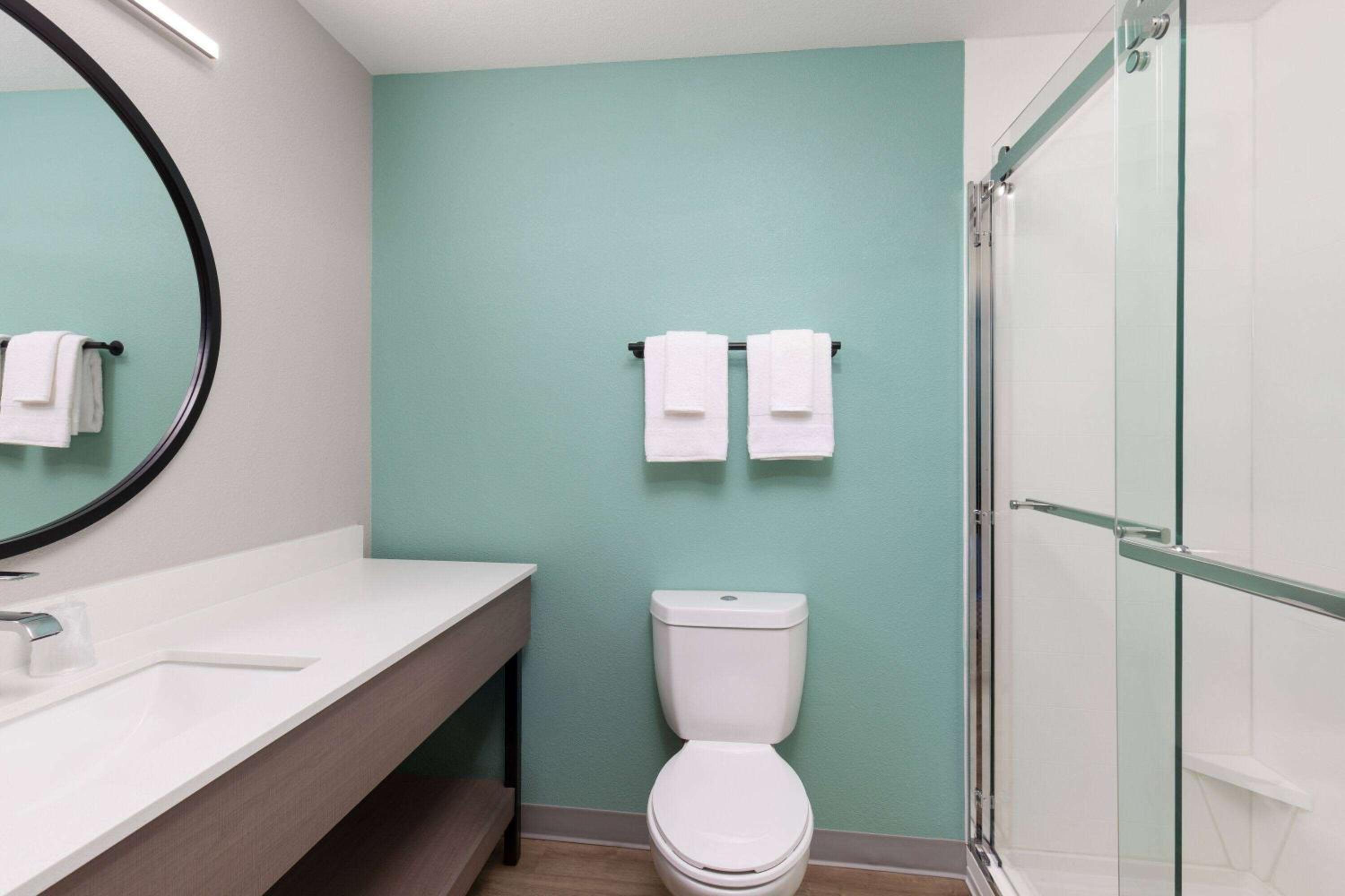Queen Suite - Non-Smoking - Photo 4