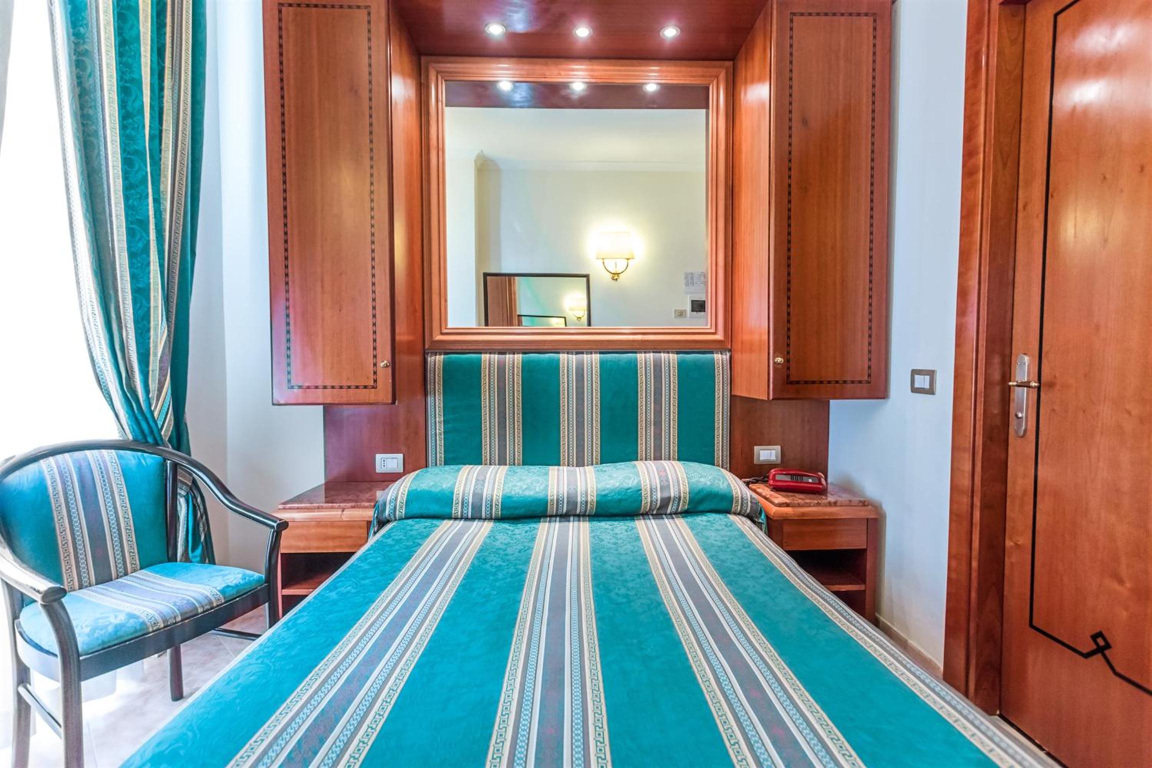 Single Room photo 2