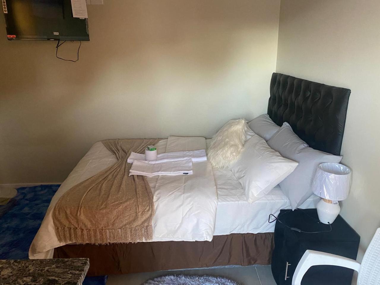 Double Room - Photo 10