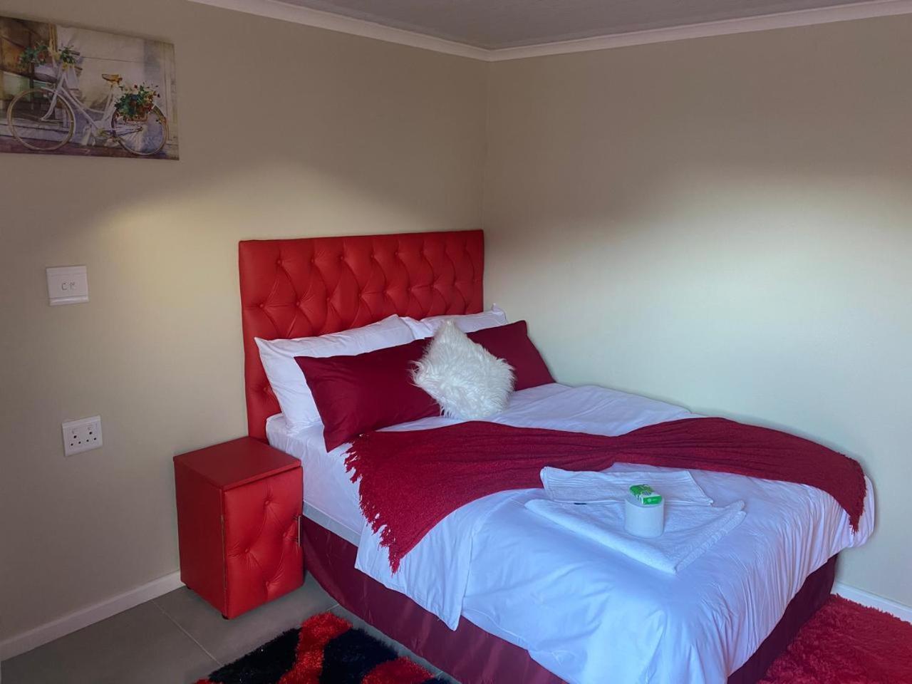 Double Room - Photo 11