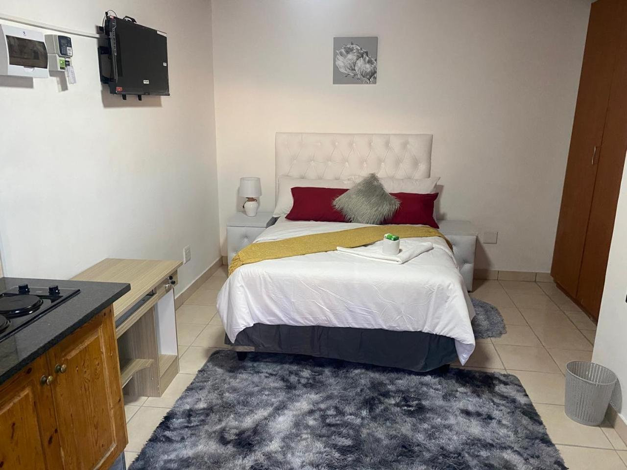 Double Room - Photo 7